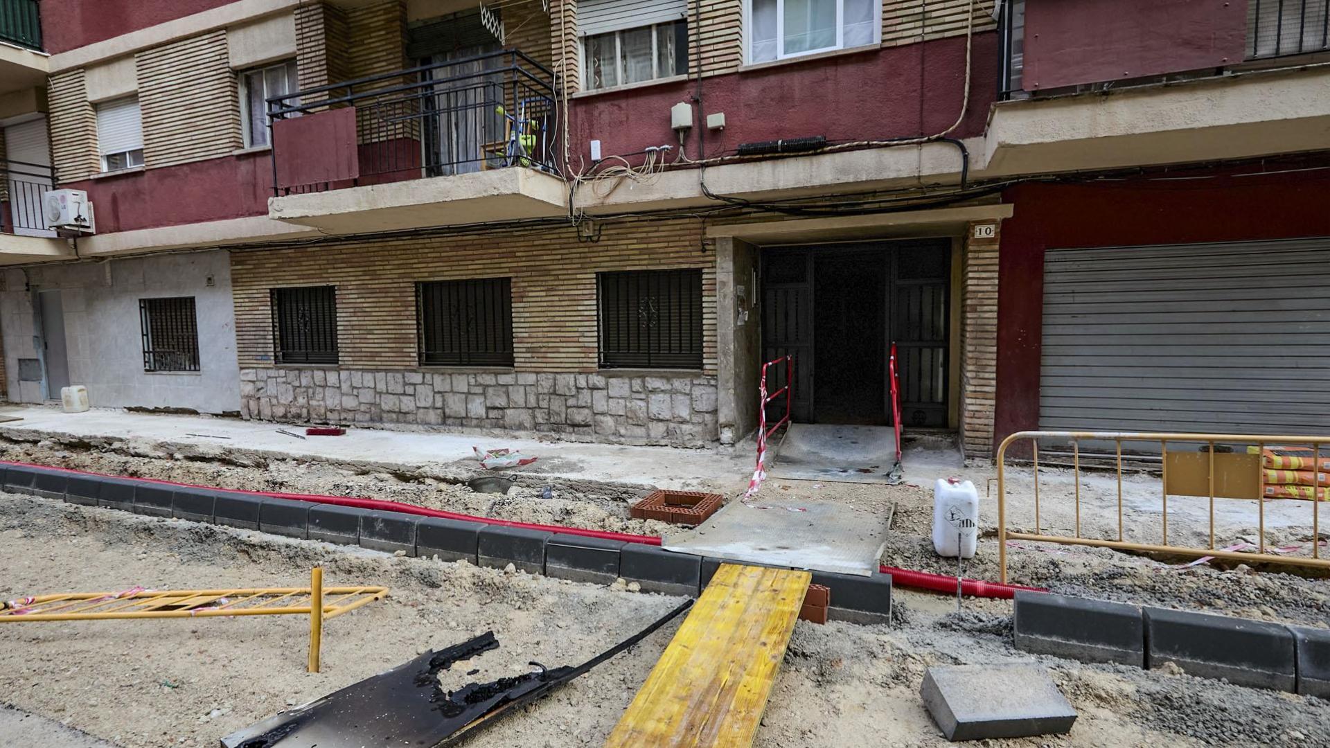 En la imagen se aprecian los efectos del incendio en la vivienda de Gandia