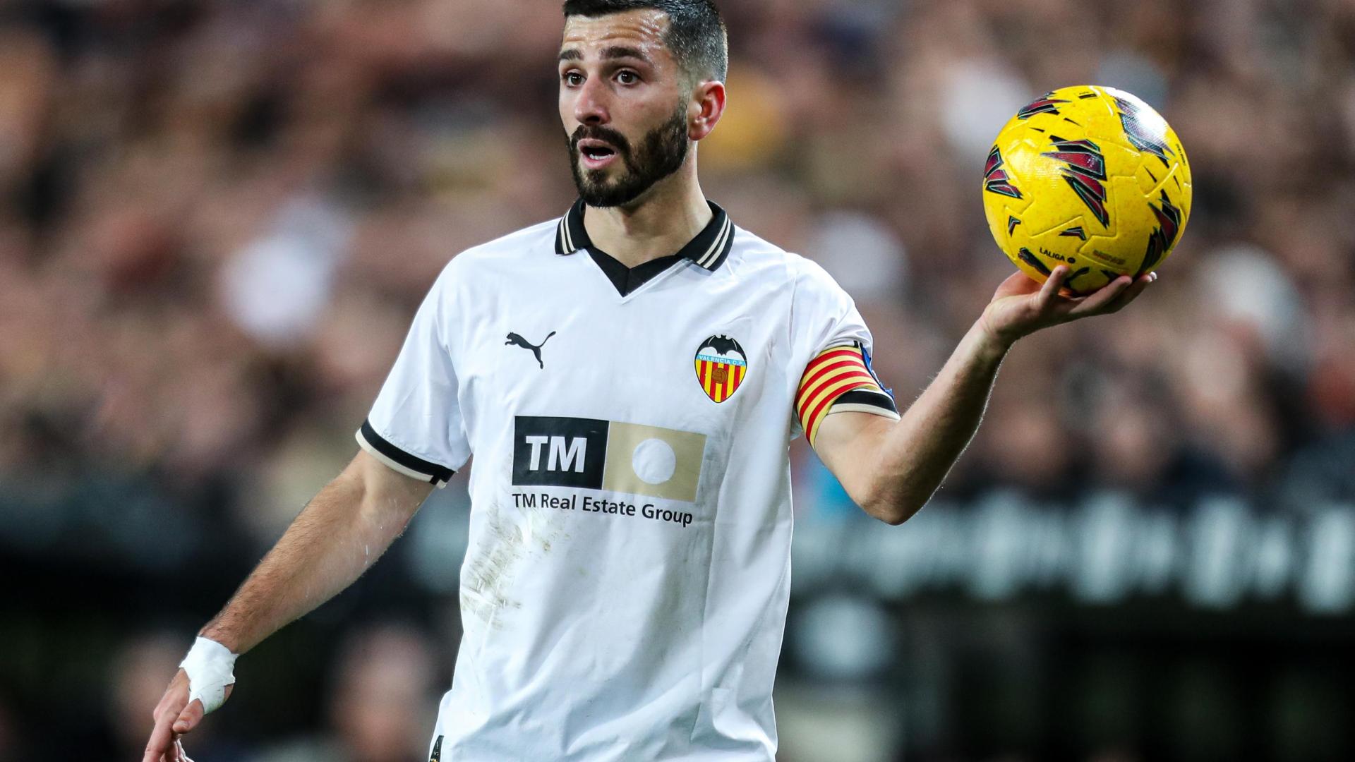 El capitán del Valencia FC, Gayá, durante el partido frente al Athletic Club de Bilbao