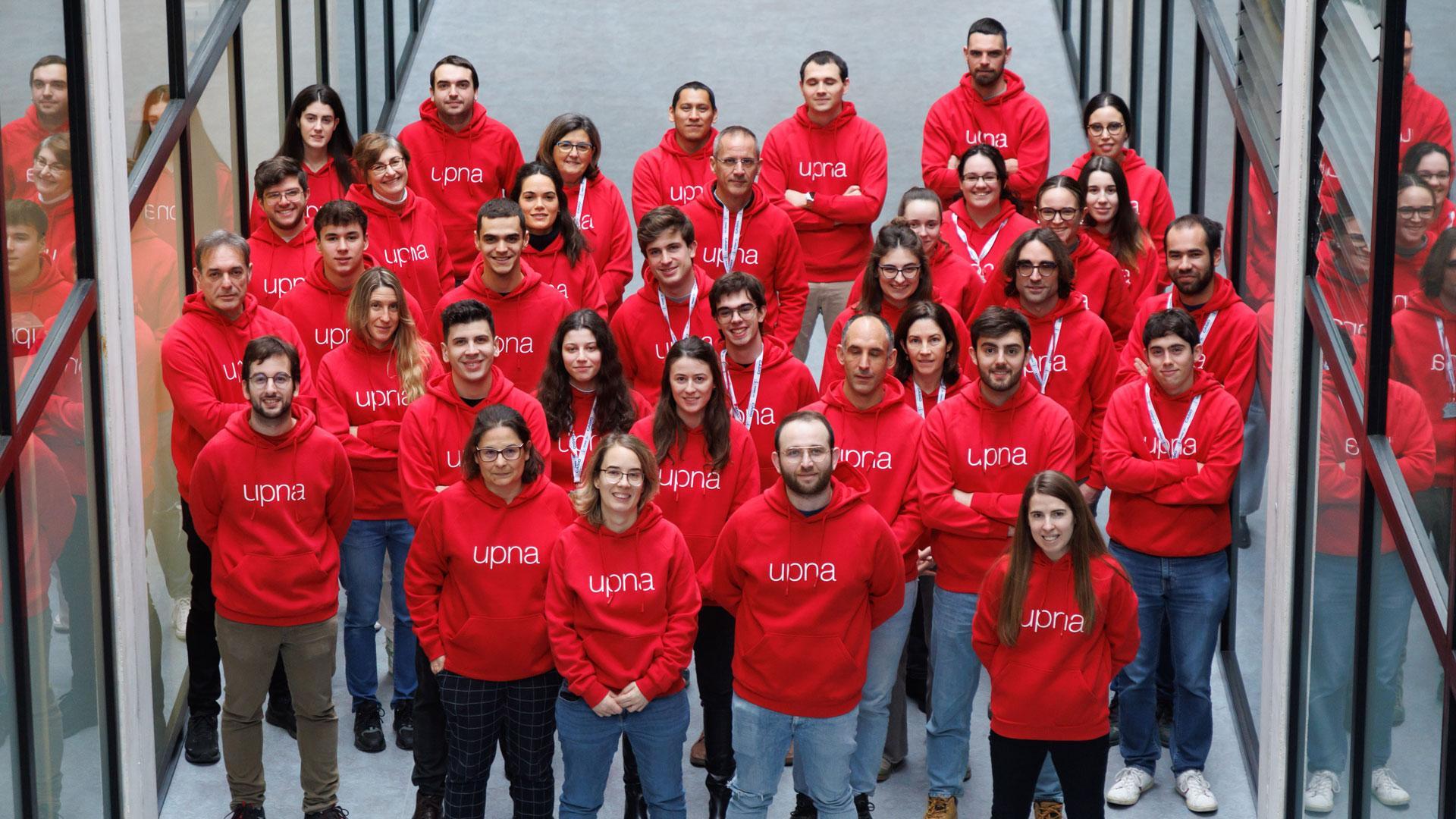 Parte de los organizadores del Congreso Bienal de la Real Sociedad Matemática Española (RSME) posan en la UPNA