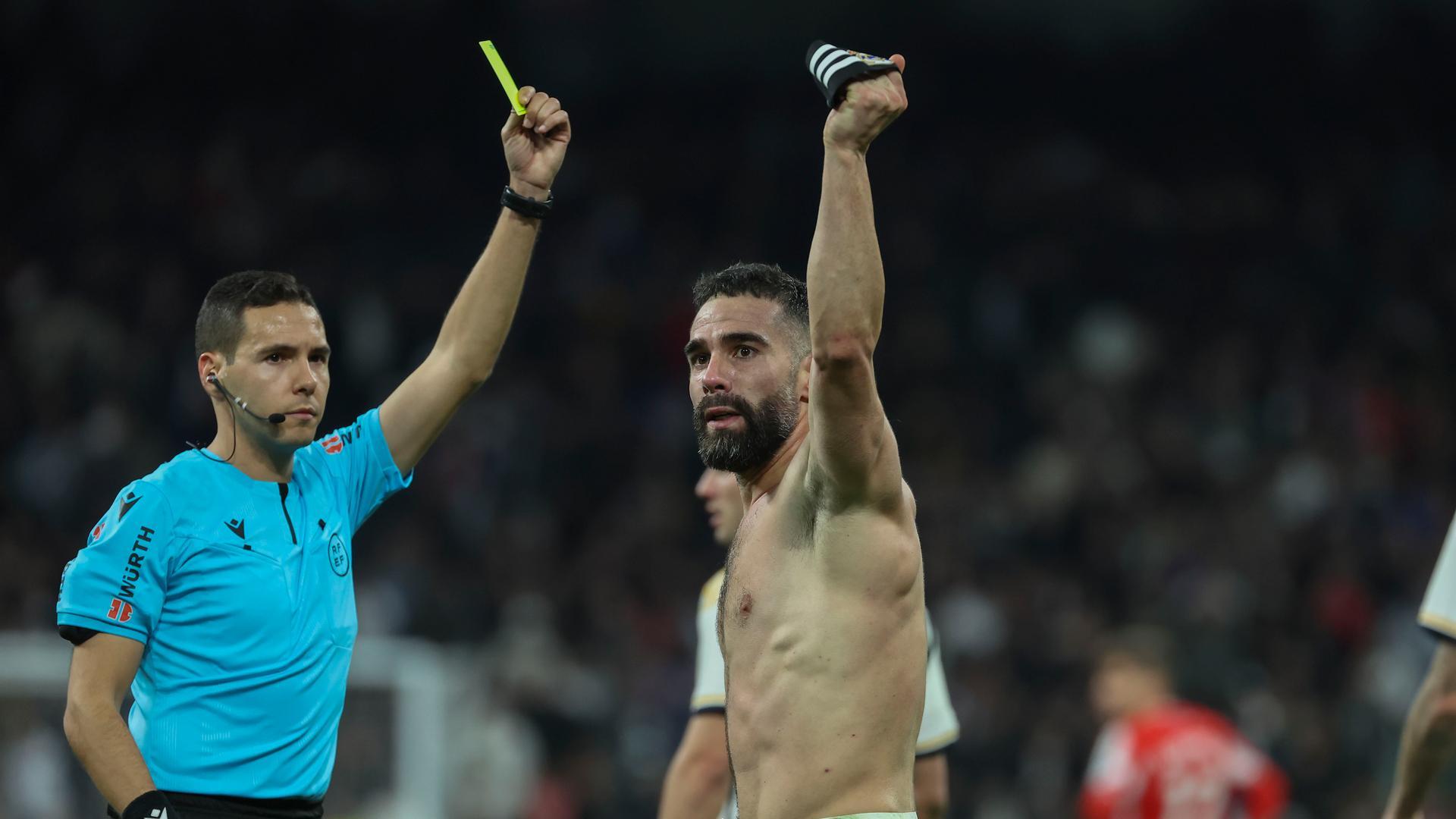 El defensa del Real Madrid Dani Carvajal (c) celebra su gol ante el Almería