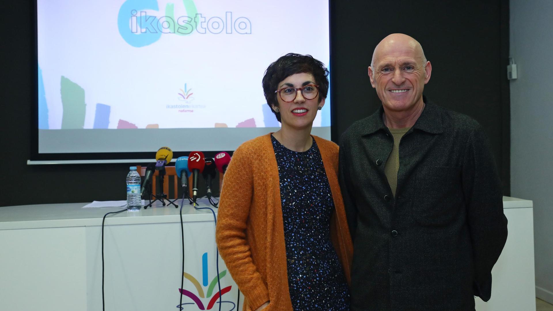 Janire Gracia, responsable académica, y Josu Repáraz, presidente de la Federación de Ikastolas de Navarra.
