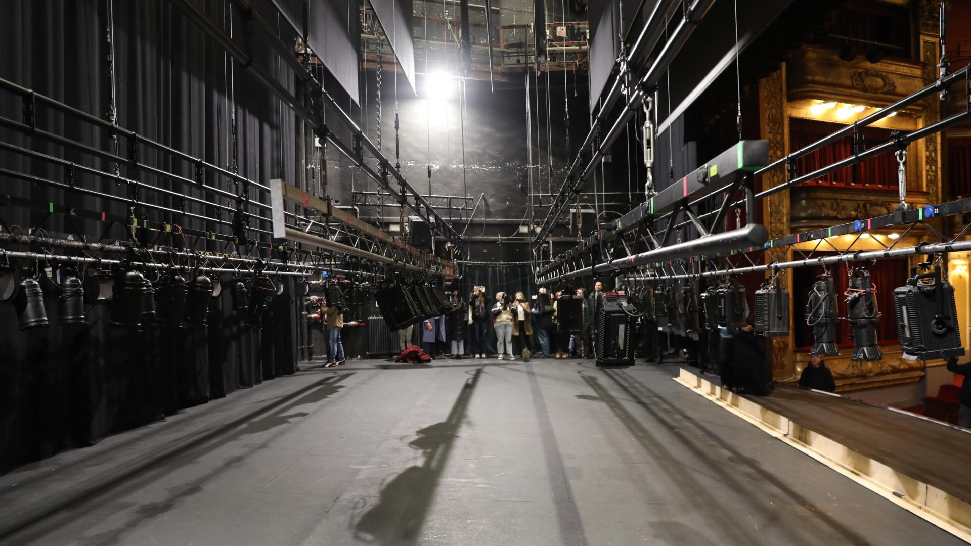 El complejo entramado que forma la nueva maquinaria escénica del Teatro Gayarre, desplegado durante la demostración técnica.