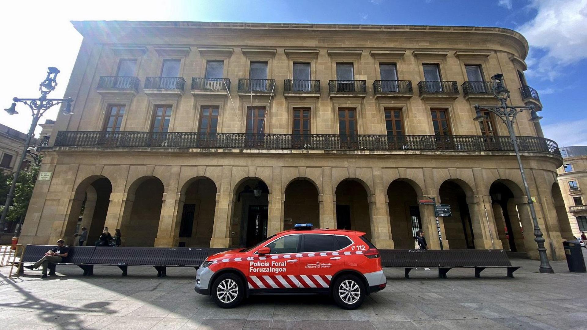 La Oficina de Atención al Ciudadano de la Policía Foral en la Plaza del Castillo se abrió en 2006 y abre las 24 horas, todos los días del año