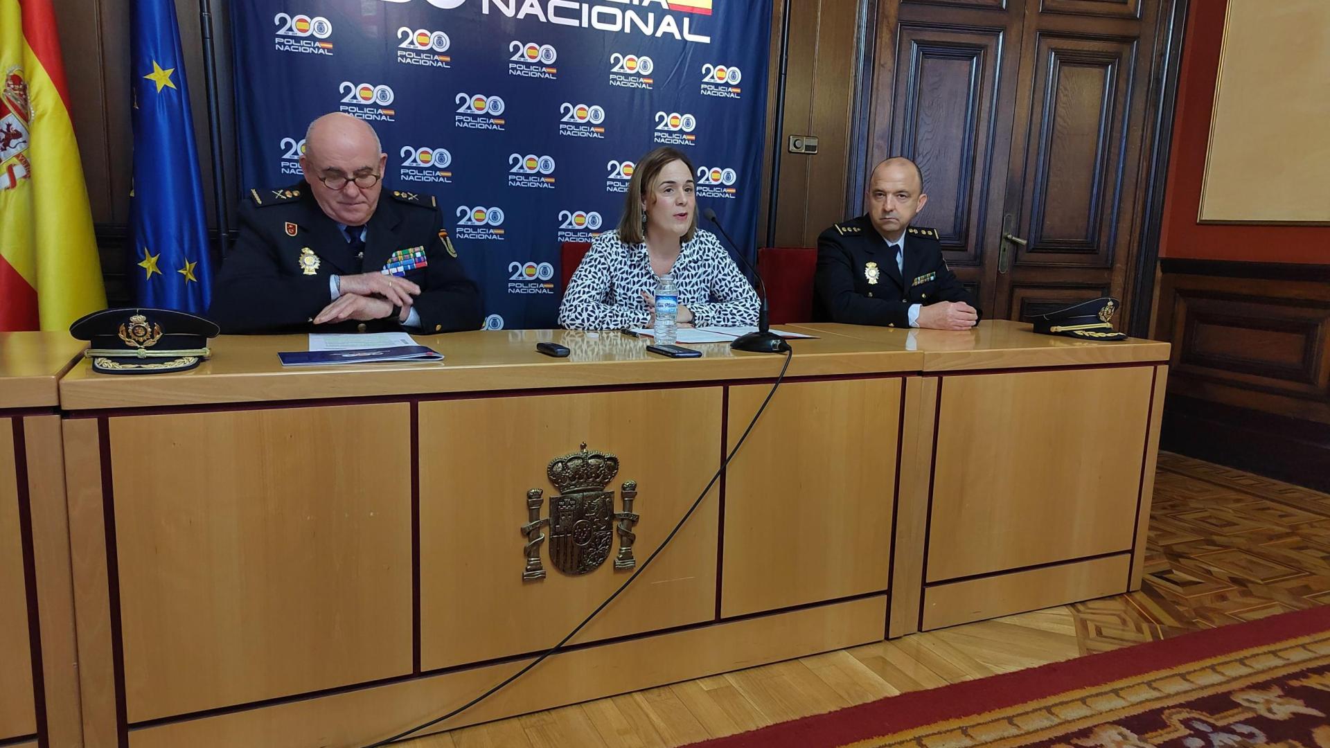 De izda a dcha; José María Borja, jefe de la Policía Nacional, Alicia Echeverría, delegada del Gobierno, y Raúl López Miguel, comisario de Seguridad Ciudadana.