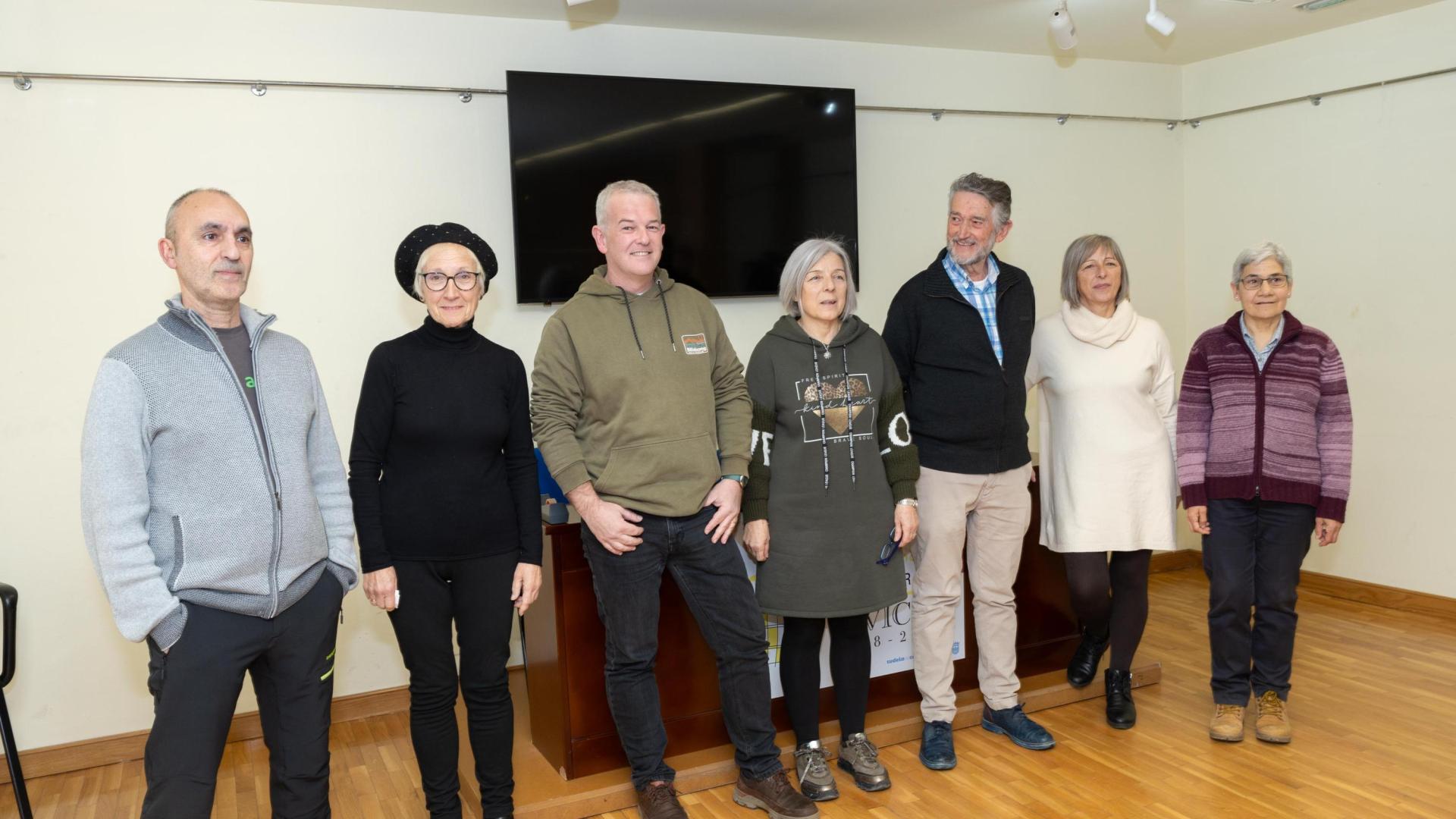 A: BLANCA ALDANONDO
F: 25/01/2024
P: DE IZDA. A DCHA.; IÑAKI BAKERO ORTEGA, BEGOÑA FRANCESENA ORBEGOZO, GARI URBIZU ULACIA, PATRICIA LORENTE SEVILLA, JOAQUIN ARAMENDIA ZUAZU, MARU LORENTE SEVILLA Y ANA GRAO PEREZ
L: TUDELA
T: PRESENTACION DE LA RECUPERACION DEL PASACALLES DE SANTA AGUEDA DE LA PEÑA BETERRI, ARGIA IKASTOLA Y CORO TUTERA KANTUZ