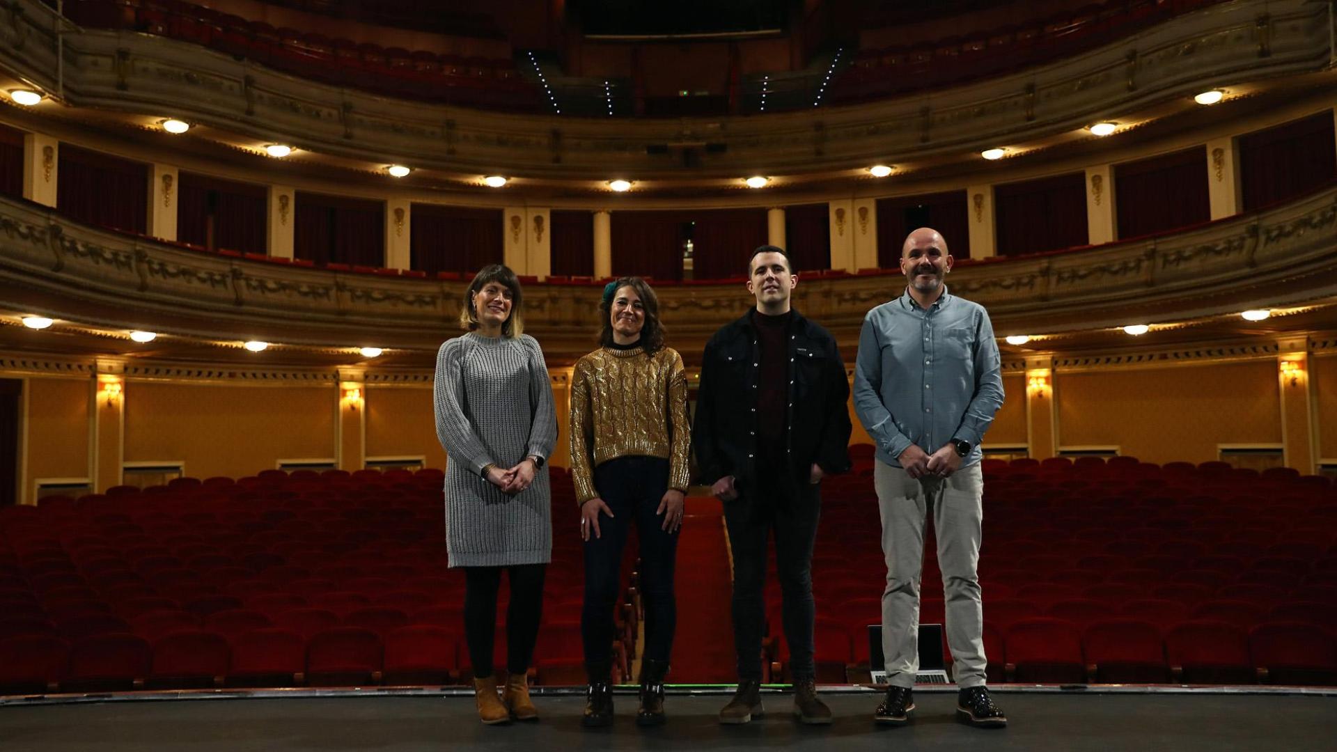 Nekane Solana, presidenta de La Pamplonesa; Maider Beloki, concejala de Cultura de Pamplona; Asier Zabalza, director invitado, y Luis Mari Remesar, coordinador de la banda