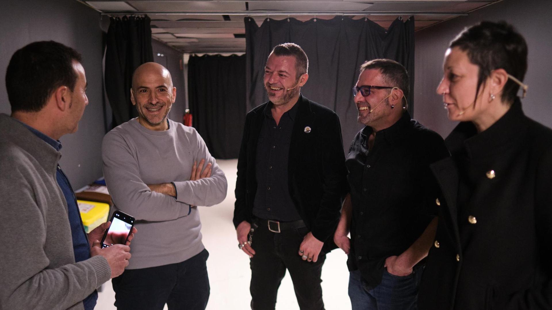 Desde la izquierda, Eduardo Nanclares (Pamplona Negra), César Oroz, David Rubín, Mikel Santos Belatz y Carol Medina, este viernes en Baluarte
