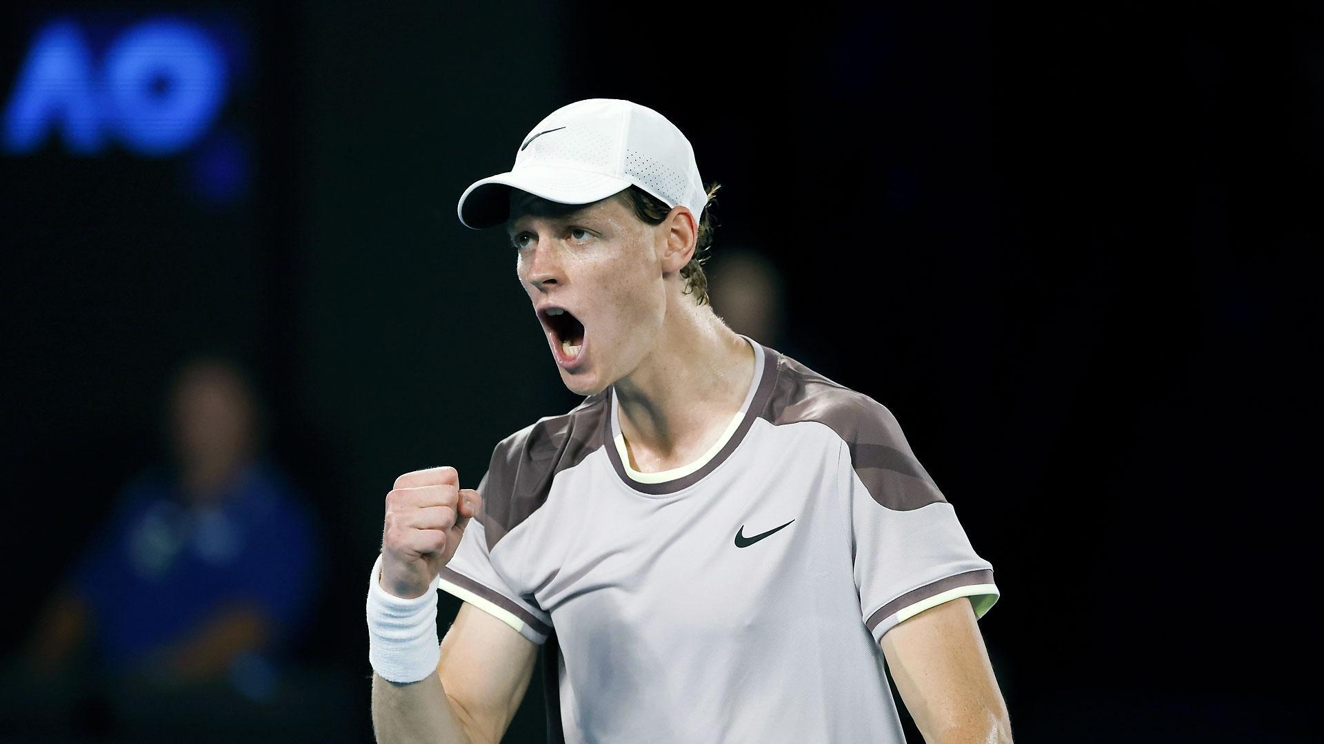El italiano Jannik Sinner celebra un punto durante la final del Abierto de Australia