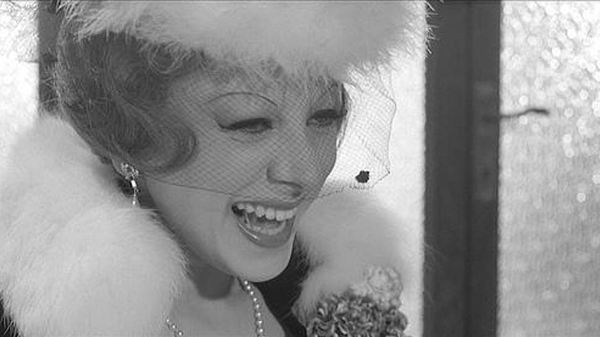 Primer plano de Sandra Milo en la película '8 y 1/2', de Federico Fellini