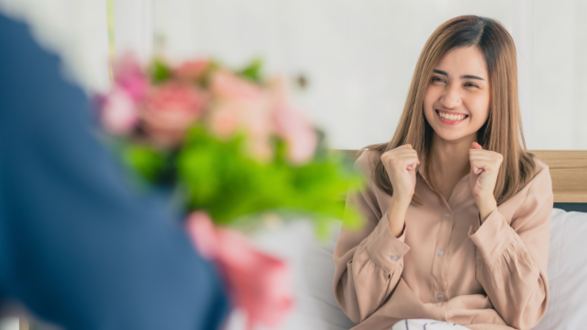 La tradición de regalar flores ha perdurado como un gesto romántico clásico