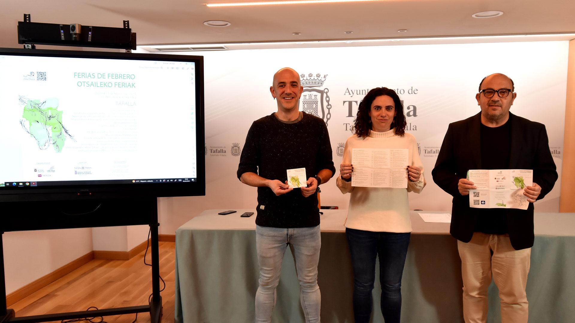 Desde la izda., Ion Kepa Soltxaga; y los concejales Maitane Fernández y Carlos Montoya en la presentación de las ferias.