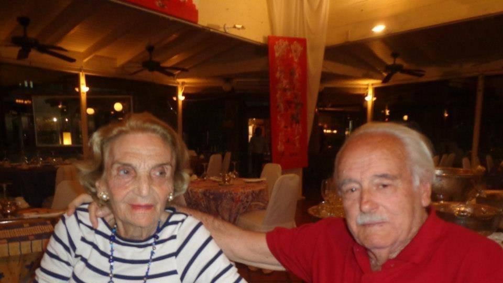 Sara Vázquez y Ricardo Echavarren, ya fallecidos, los padres de Rafael Echavarren. Ella fue una de las madres que fundó la Biblioteca Nuestros Hijos.