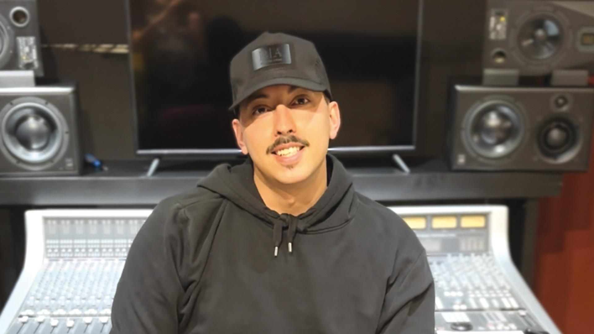Unai Villanueva, u z z v, creó su sello discográfico, 12+1 London, hace nueve años
