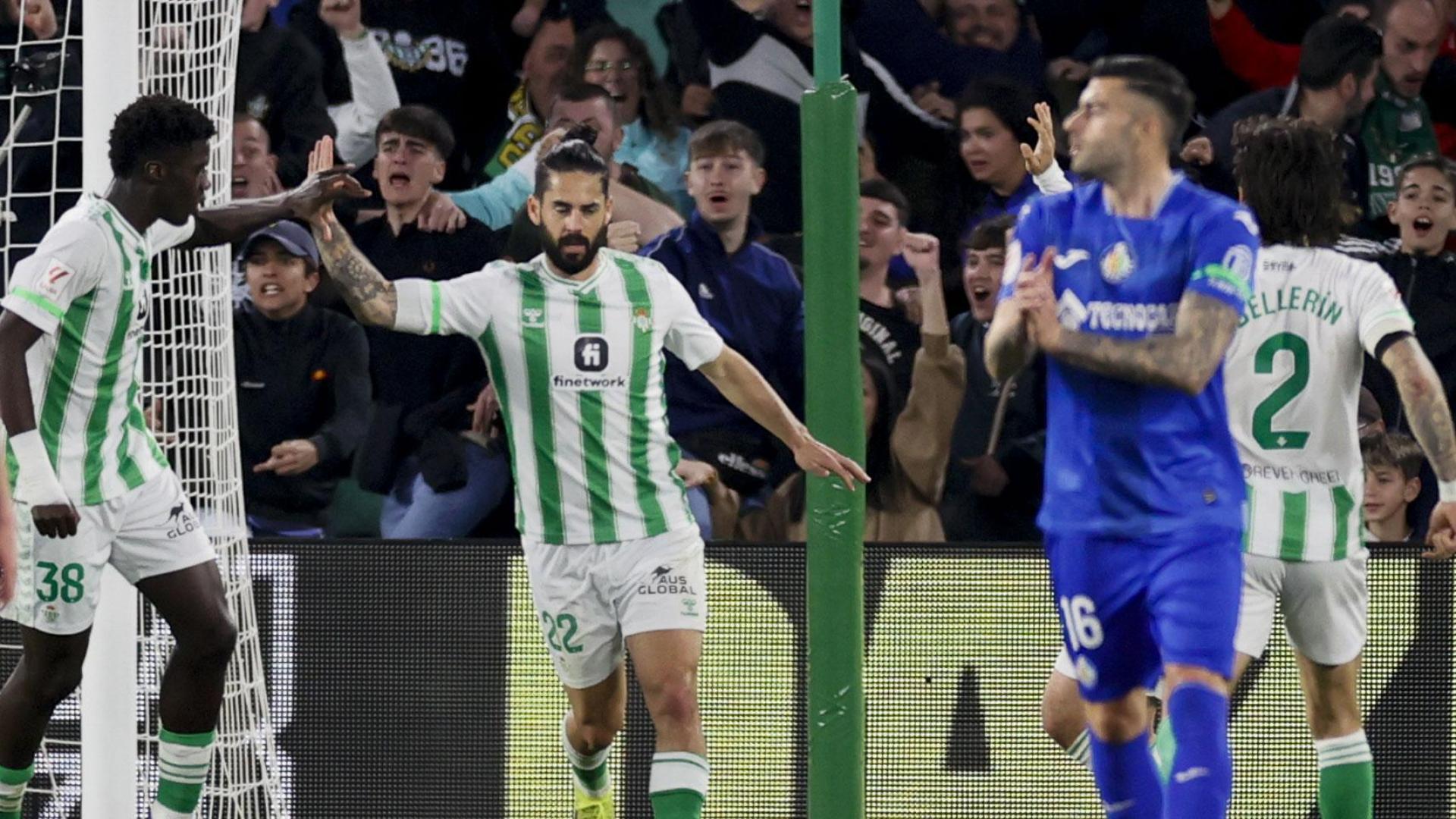 El jugador malagueño Isco Alarcón celebra el gol del empate