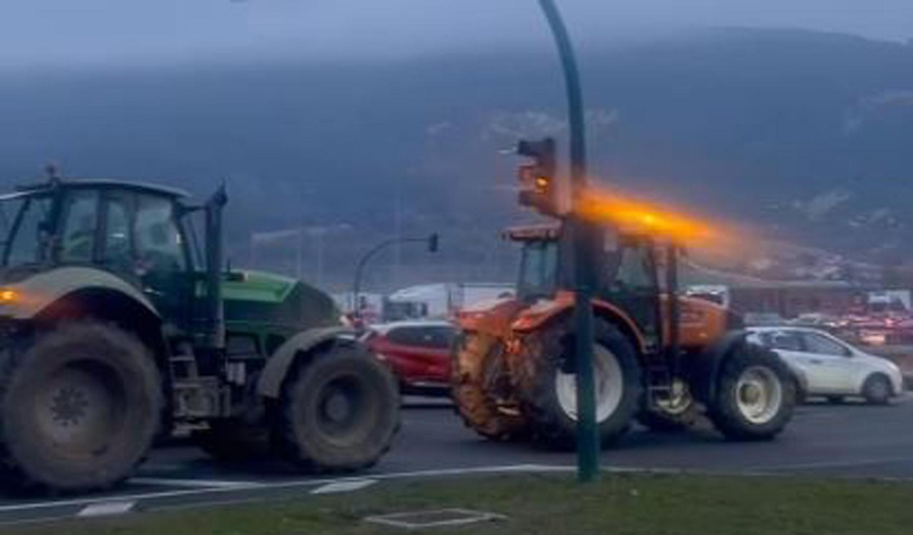 Vídeo de los tractores por la Ronda Norte, Berriozar