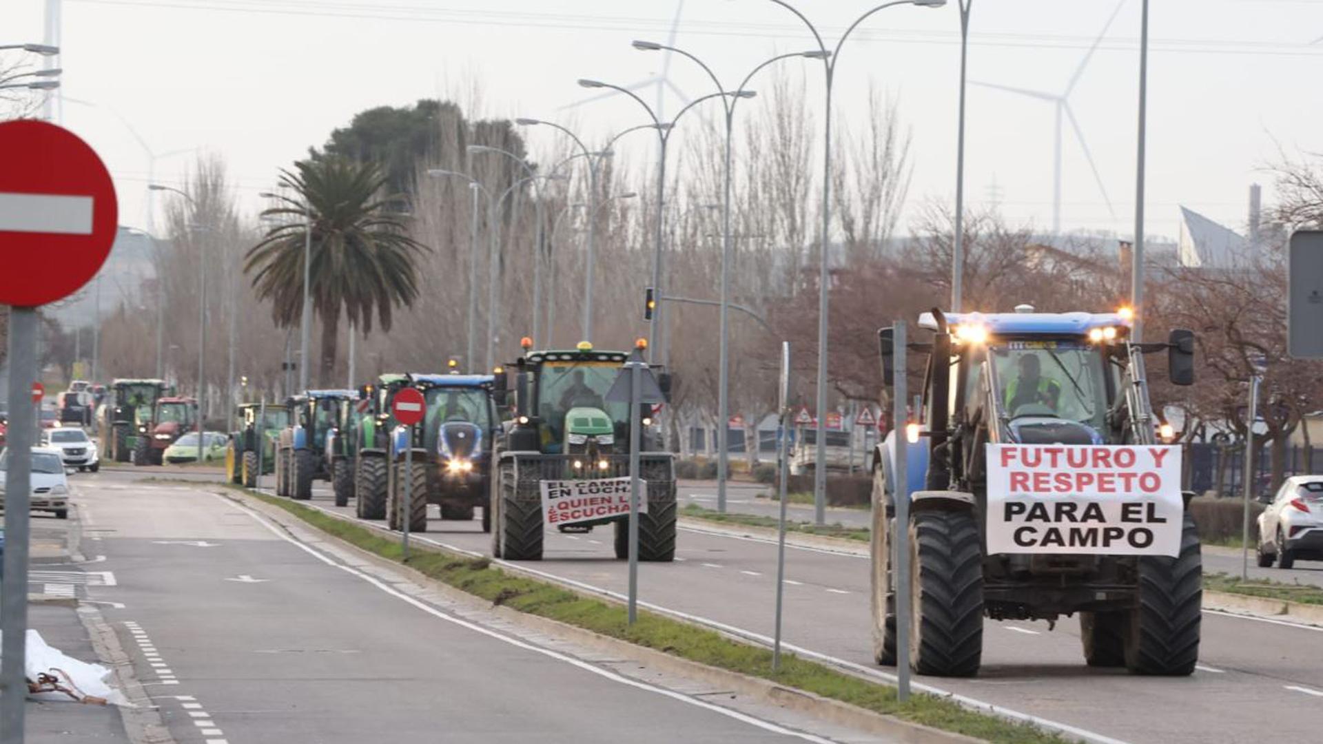 Vídeo de los tractores por el polígono de La Barrena en Tudela