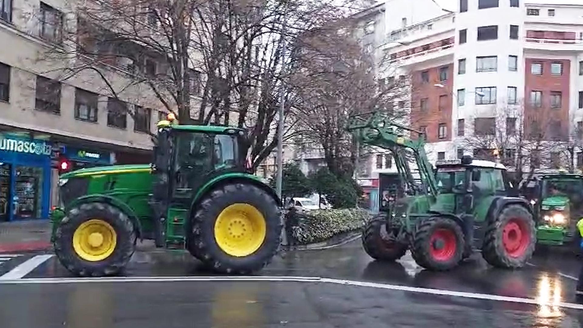 Vídeo con la entrada de los tractores a Pamplona este miércoles