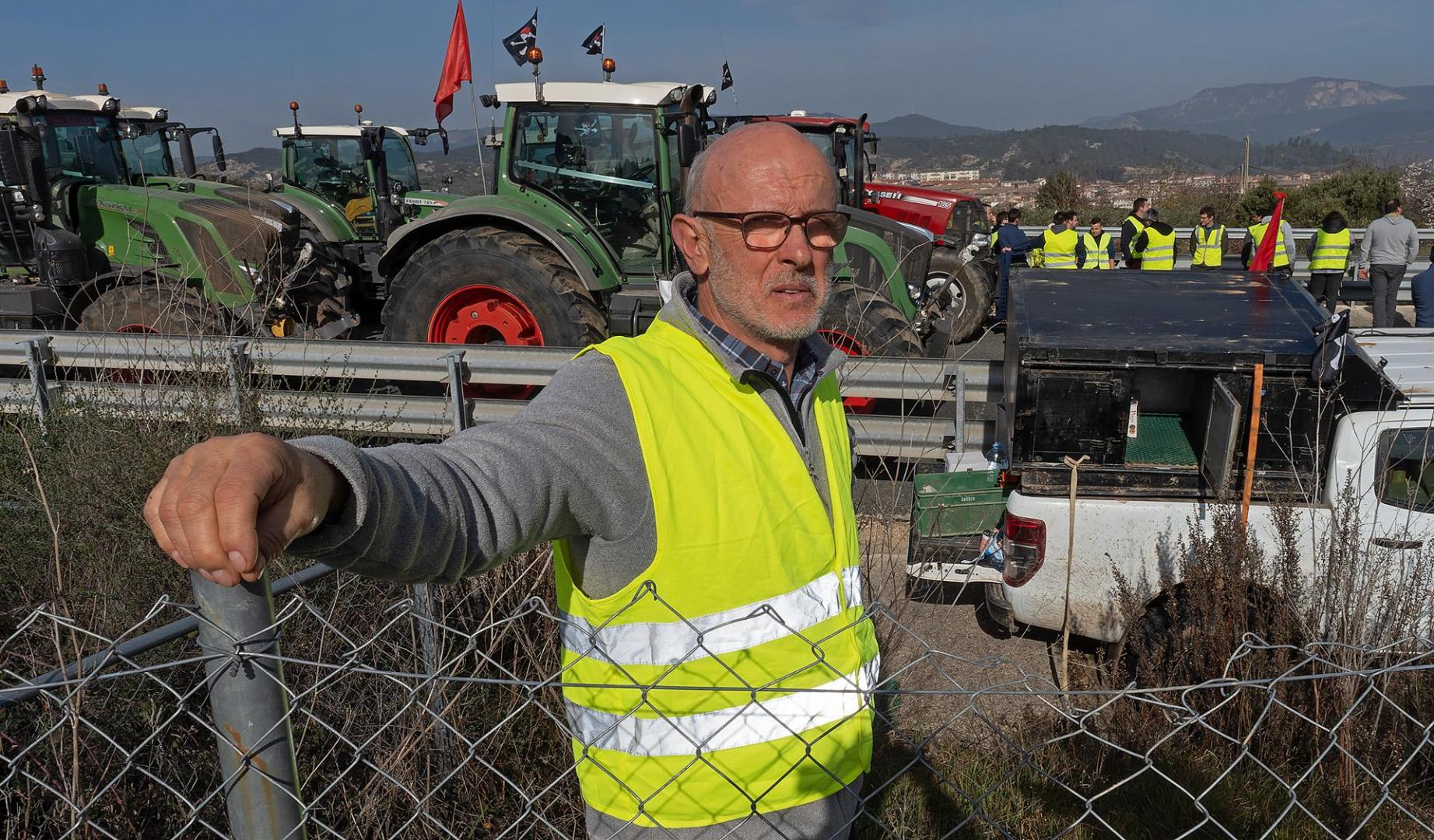 Ignacio Bacaicoa Ripa, pensativo en Ayegui.