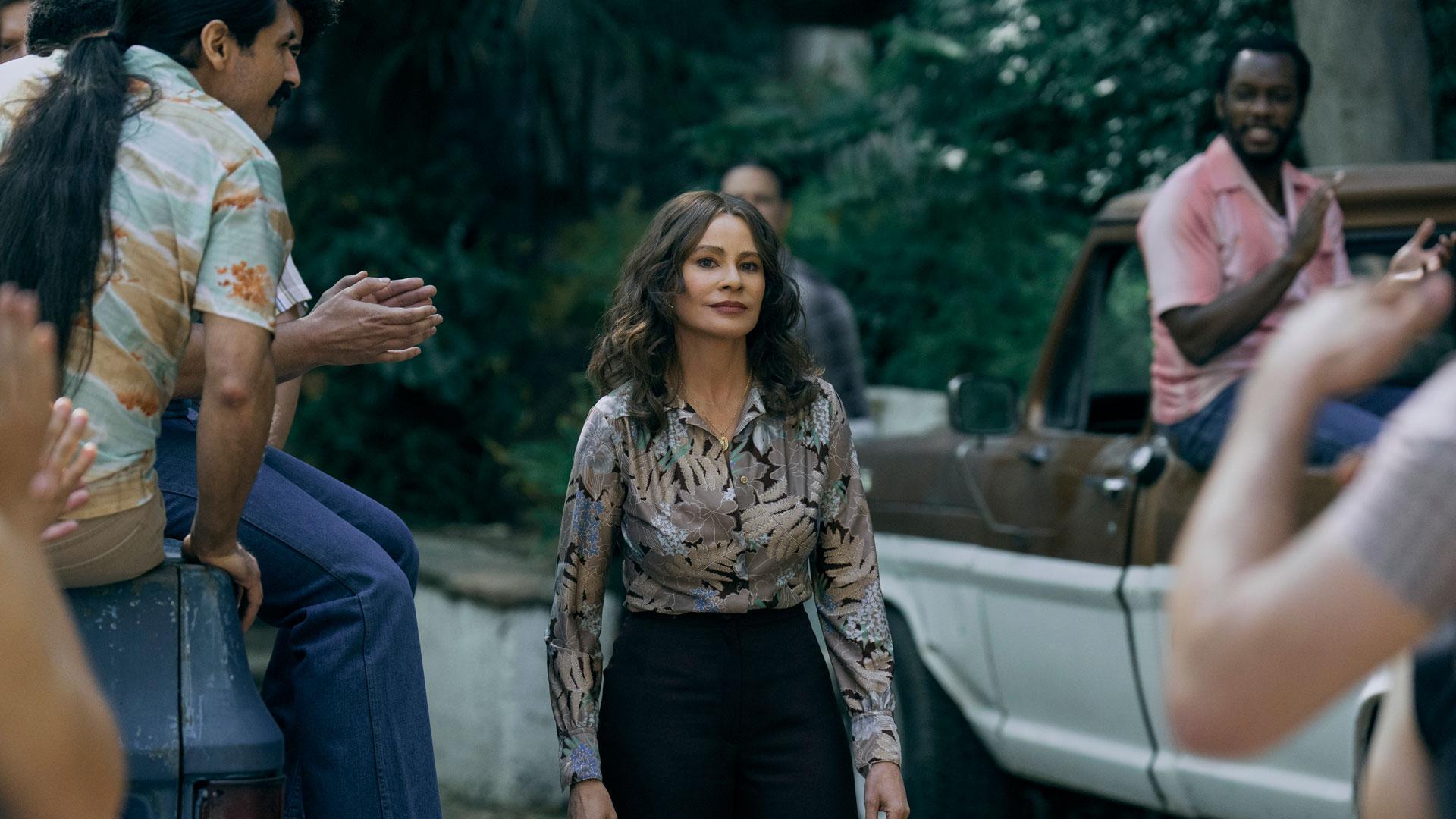 Fotograma cedido por Netflix donde aparece Sofía Vergara, durante una escena de 'Griselda', la serie de Netflix sobre la famosa narcotraficante colombiana