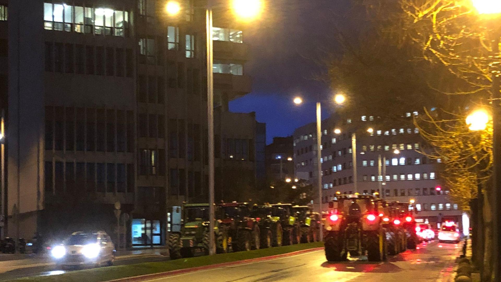 Tractores en la avenida del Ejército