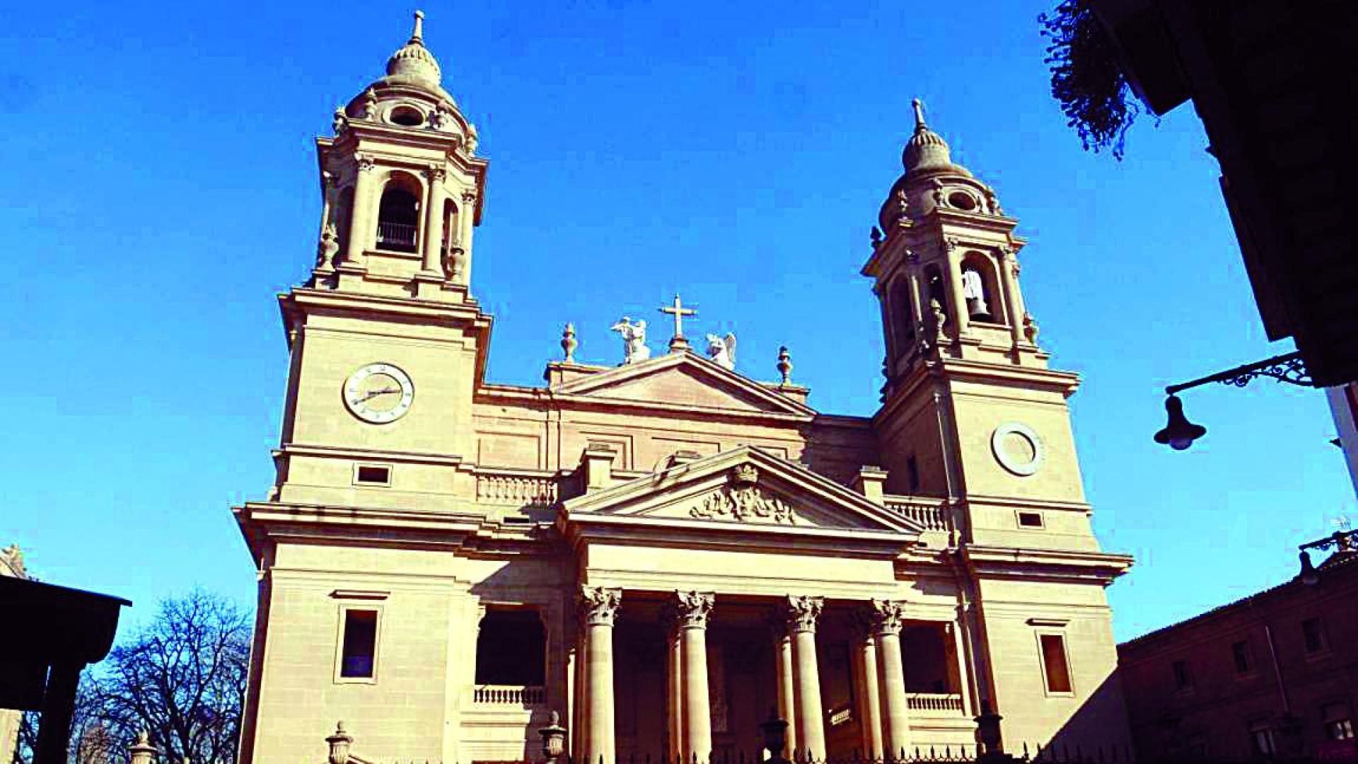 Fachada de la Catedral de Pamplona. (Fotografía de Moisés Zalba y Pilar Larumbe)
