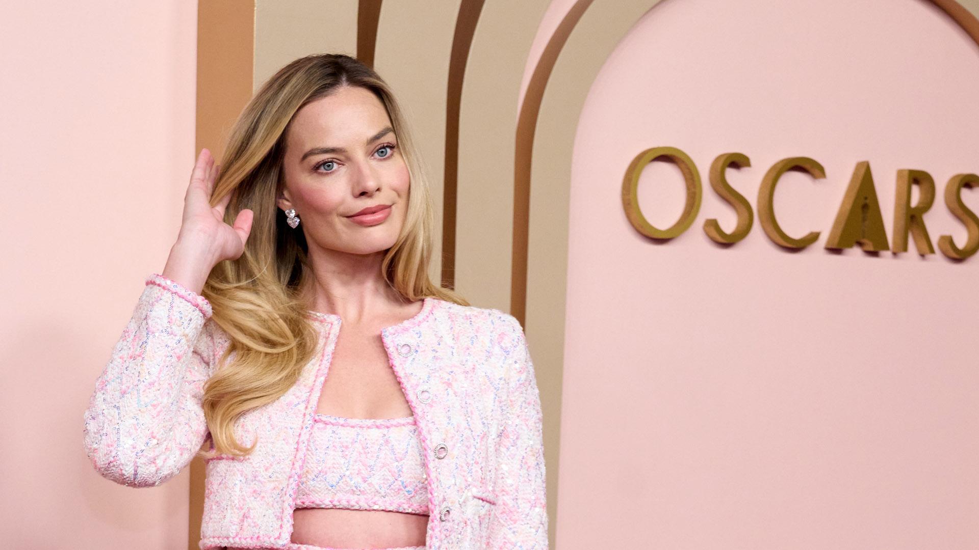 Margot Robbie, a su llegada al almuerzo de los Óscar