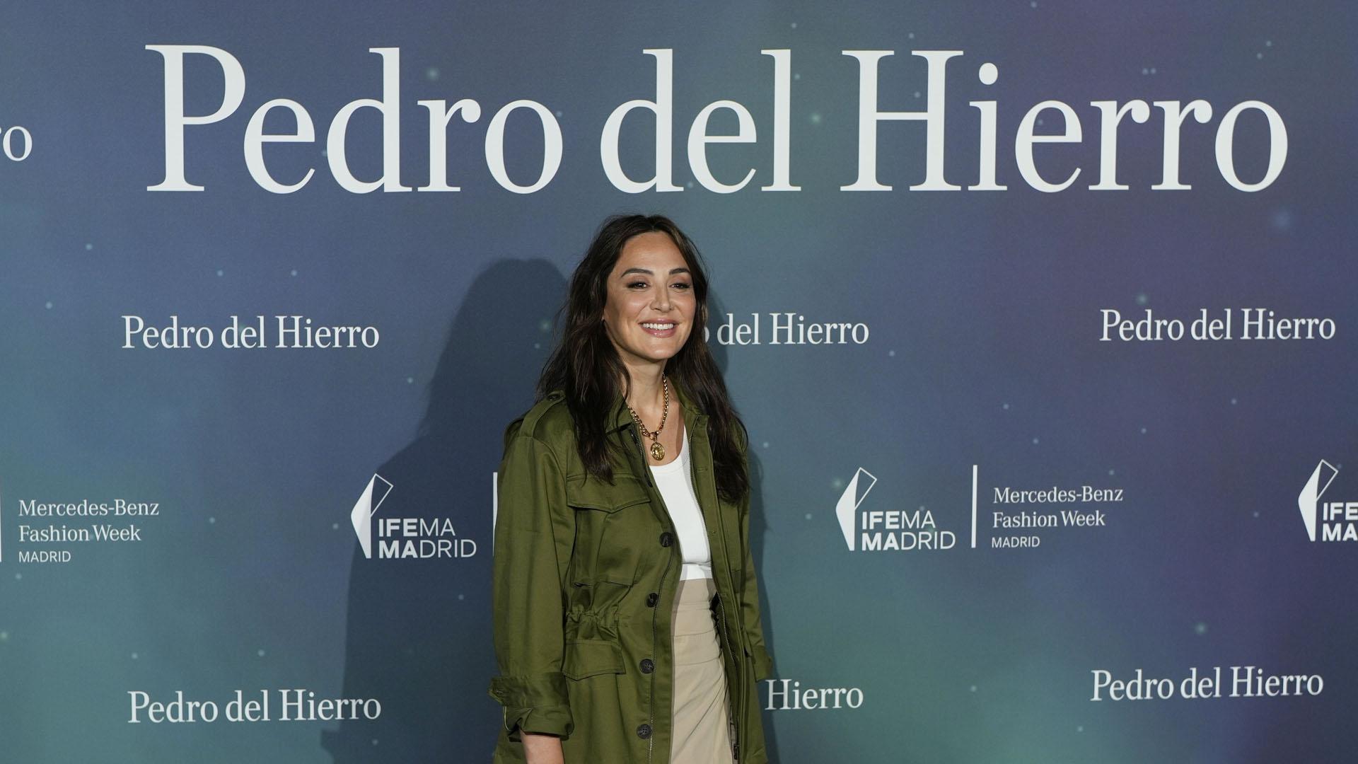 Tamara Falcó posa a su llegada al desfile de presentación de la colección otoño-invierno 2024/2025 de Pedro del Hierro en marco de la pasarela Mercedes-Benz Fashion Week Madrid