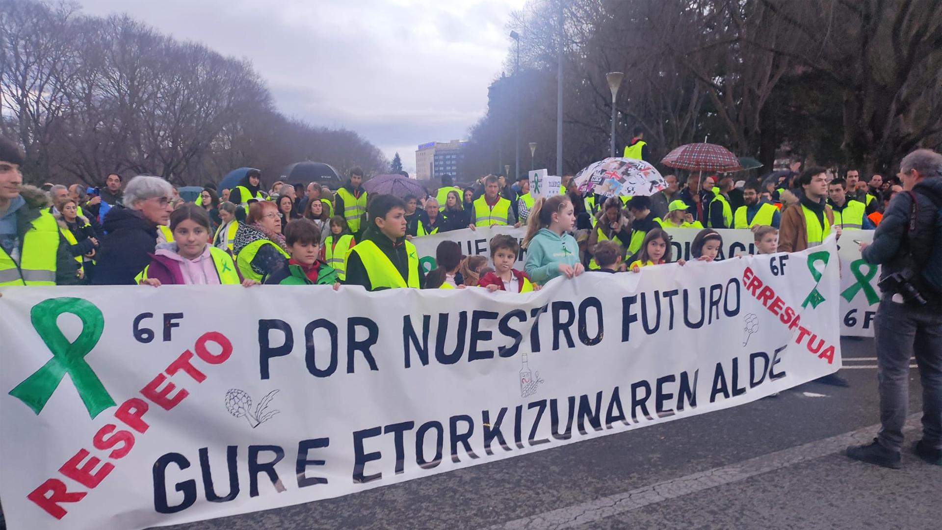 Vídeo con el inicio de la marcha en apoyo al campo navarro