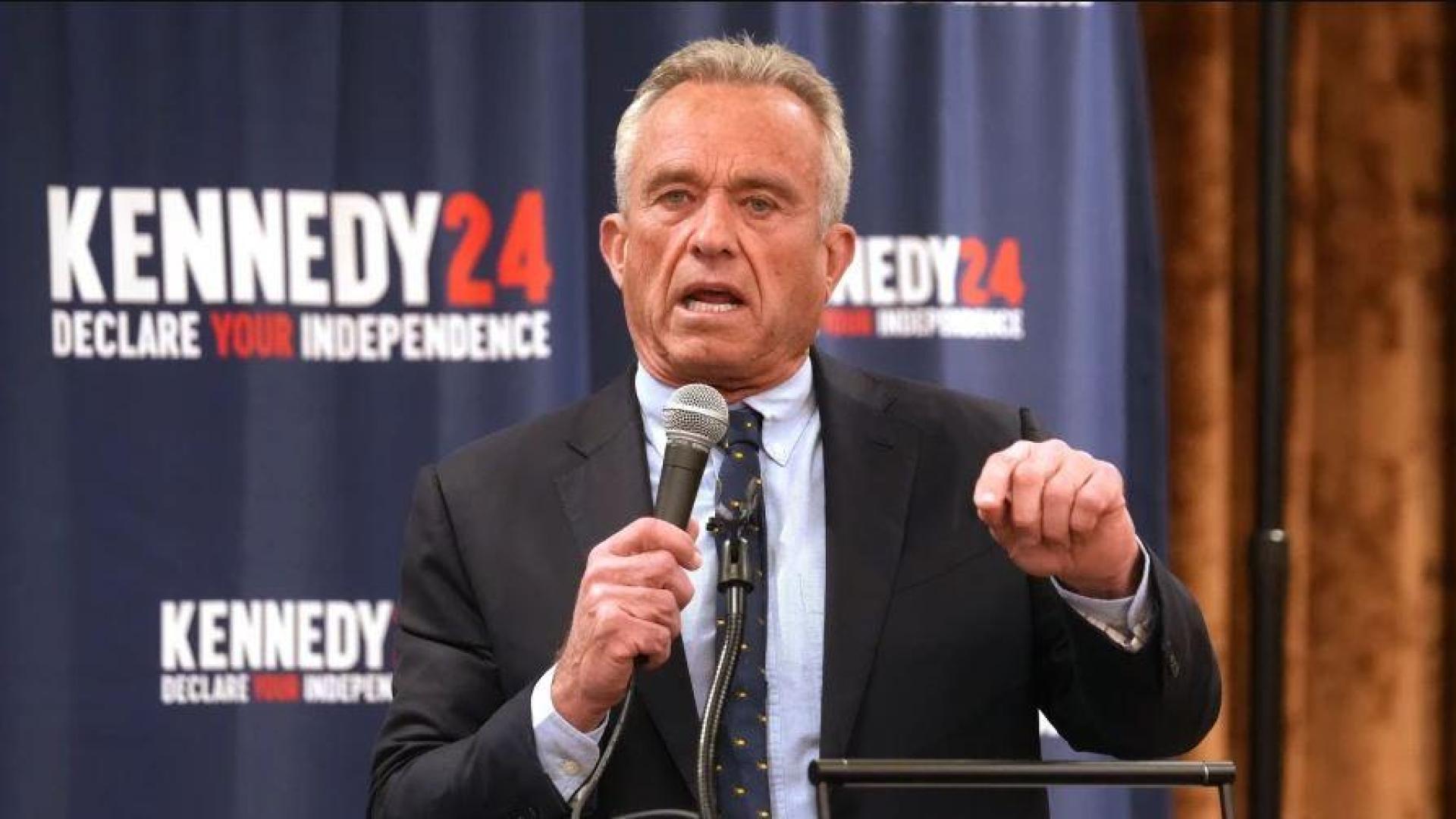 Robert F. Kennedy Jr. (hijo de Robert F. Kennedy, y sobrino del presidente John F. Kennedy) anunció en octubre del año pasado que se presentaba a las elecciones como candidato independiente