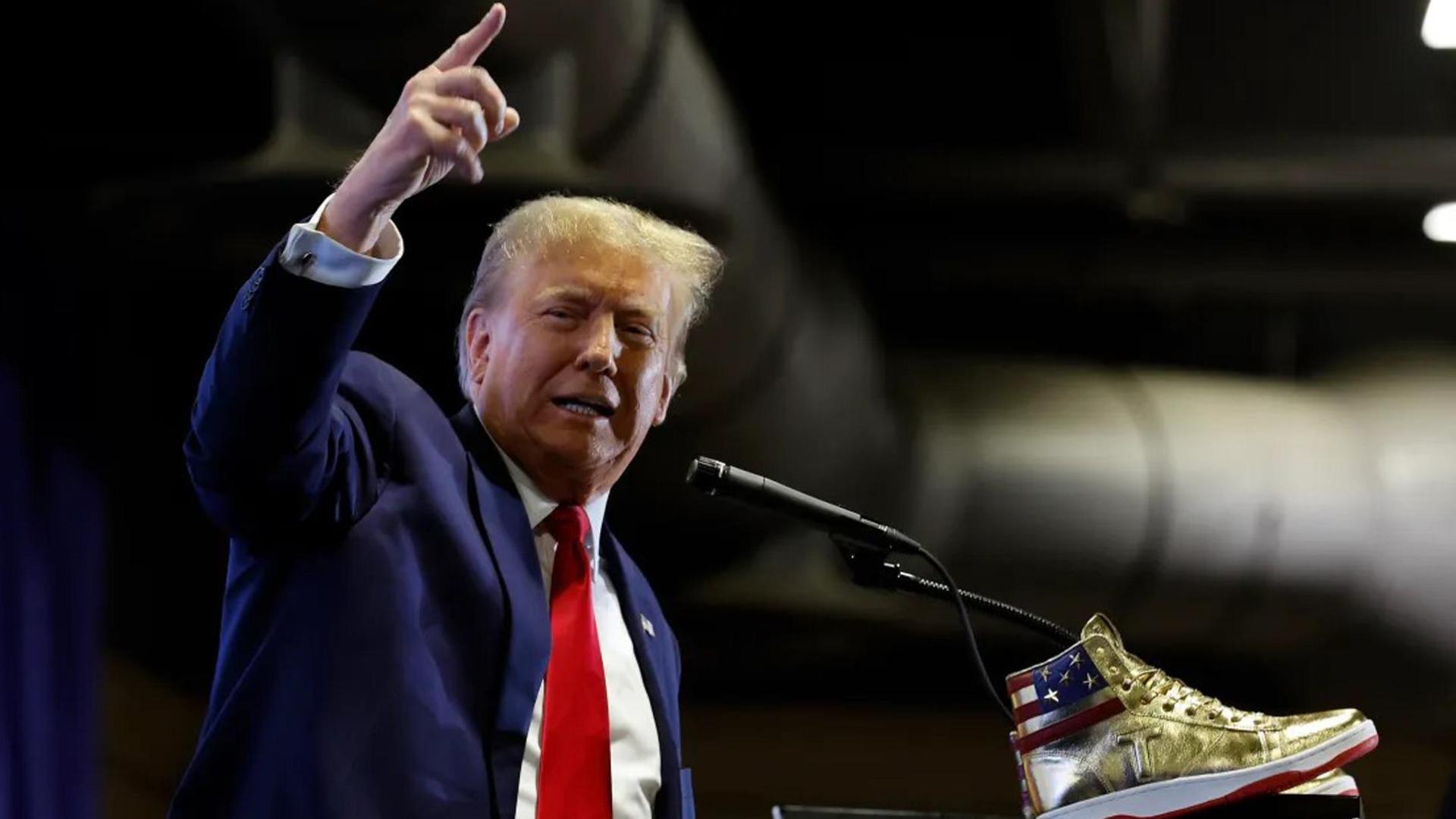 Trump, durante la presentación de sus zapatillas