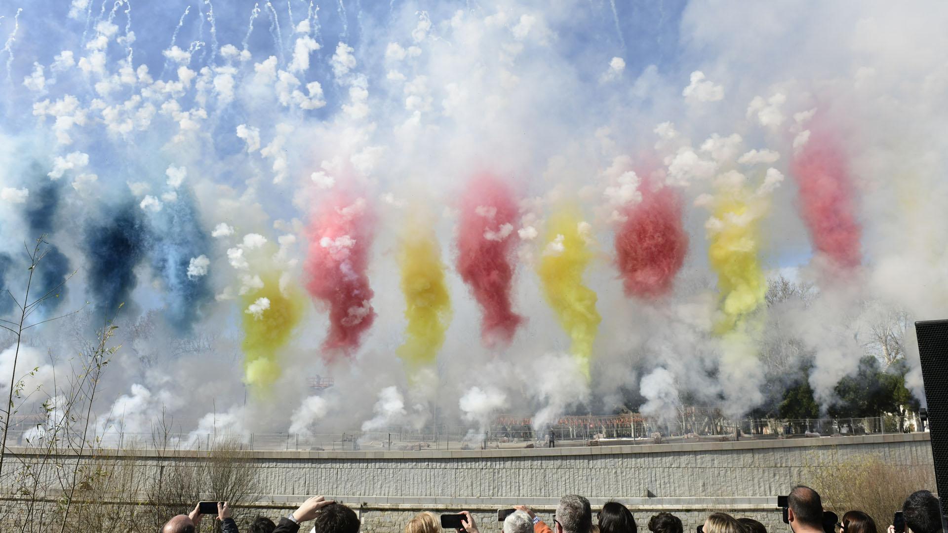Mascletá que ha tenido lugar en el Puente del Rey, en la zona de Madrid Río de la capital de España