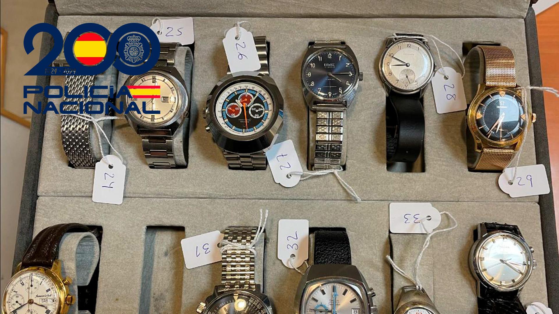 Parte de los relojes recuperados por la Policía Nacional