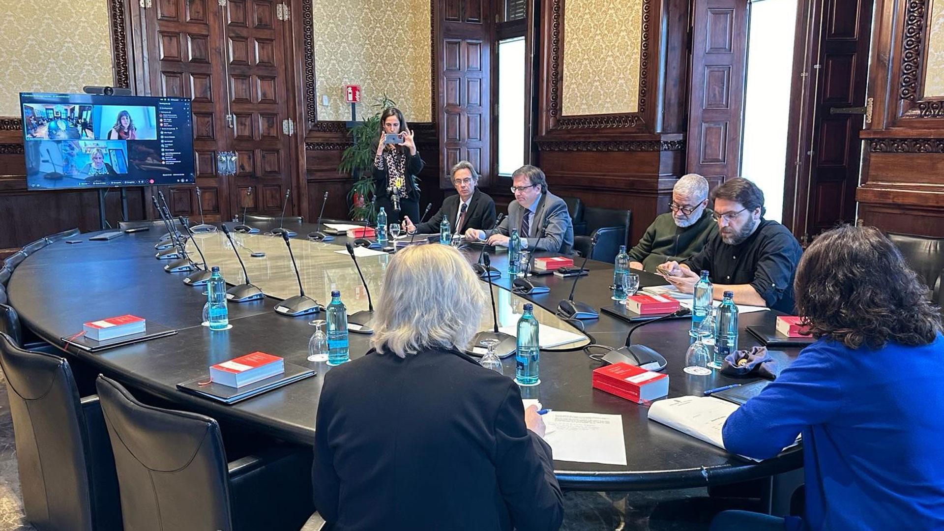 Reunión de la Mesa del Parlament de Cataluña