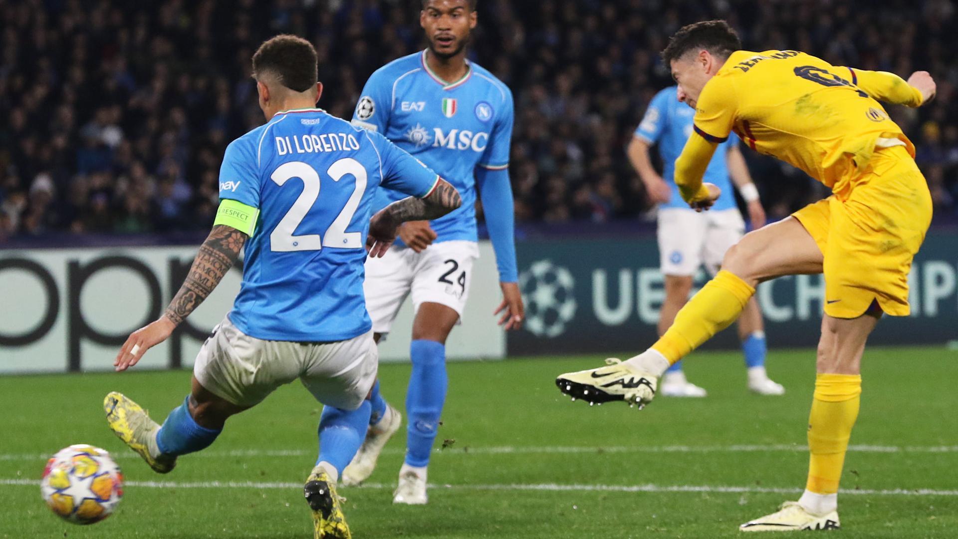 Con este derechazo logró el 0-1 Robert Lewandowski contra el Nápoles.