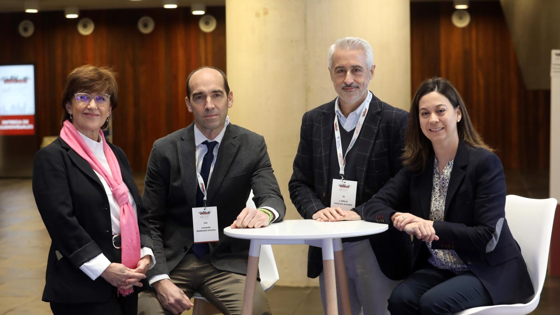 Itziar Bueno, Joaquín Manrique (jefe Nefrología HUN), Emilio Sánchez y Mª Fernanda Slon.