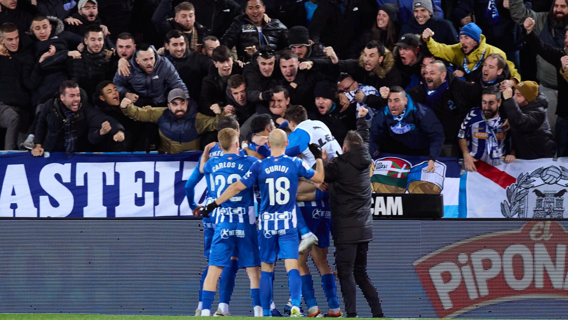 El jugador del Deportivo Alavés, Cristian Benavídez, celebra el 1-0 para el conjunto babazorro