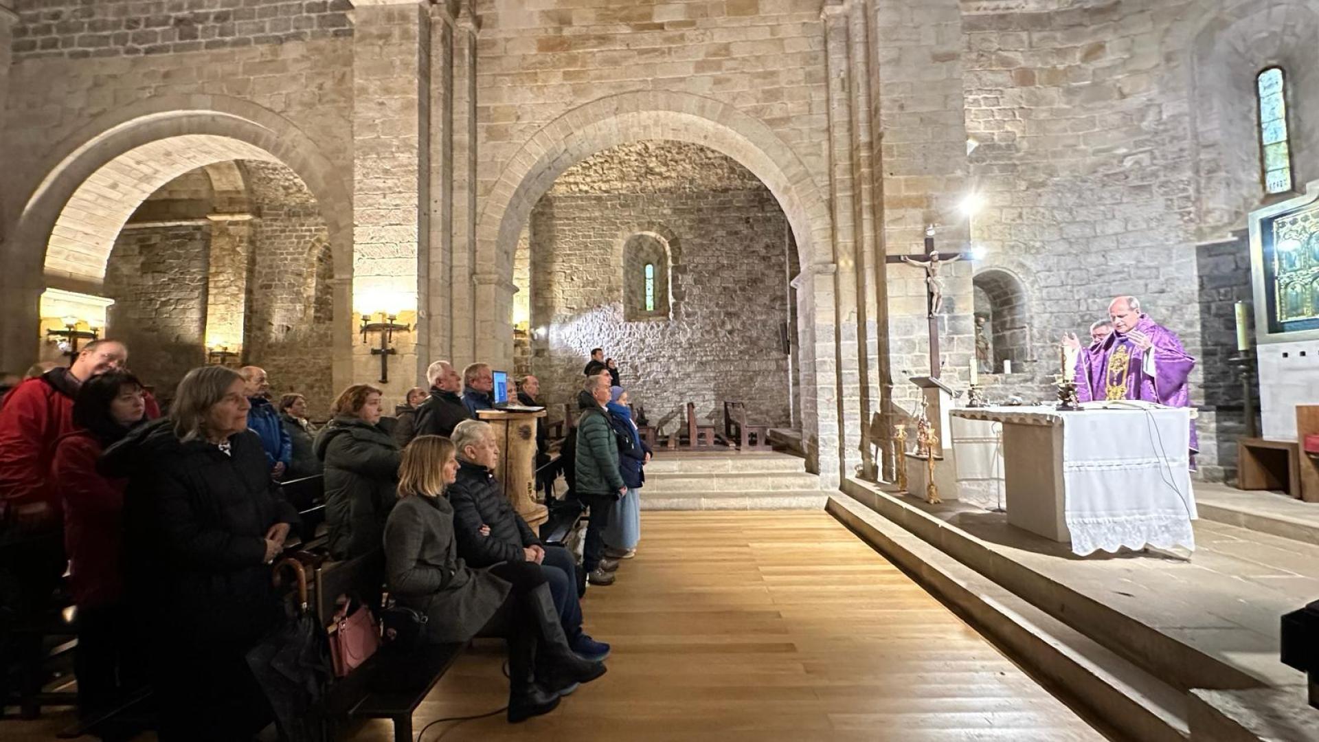 Un momento de la eucaristía, ayer en el santuario de Aralar.