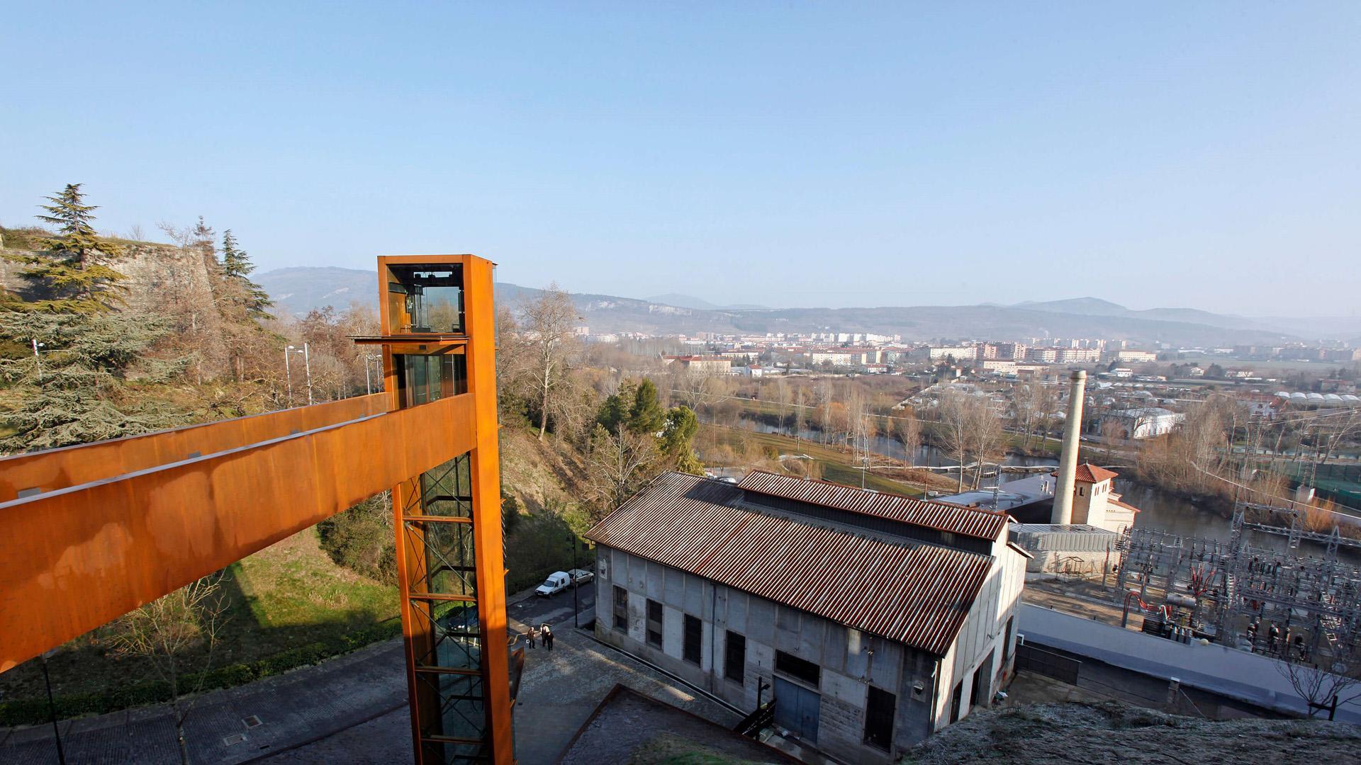 Ascensor panorámico de la Media Luna