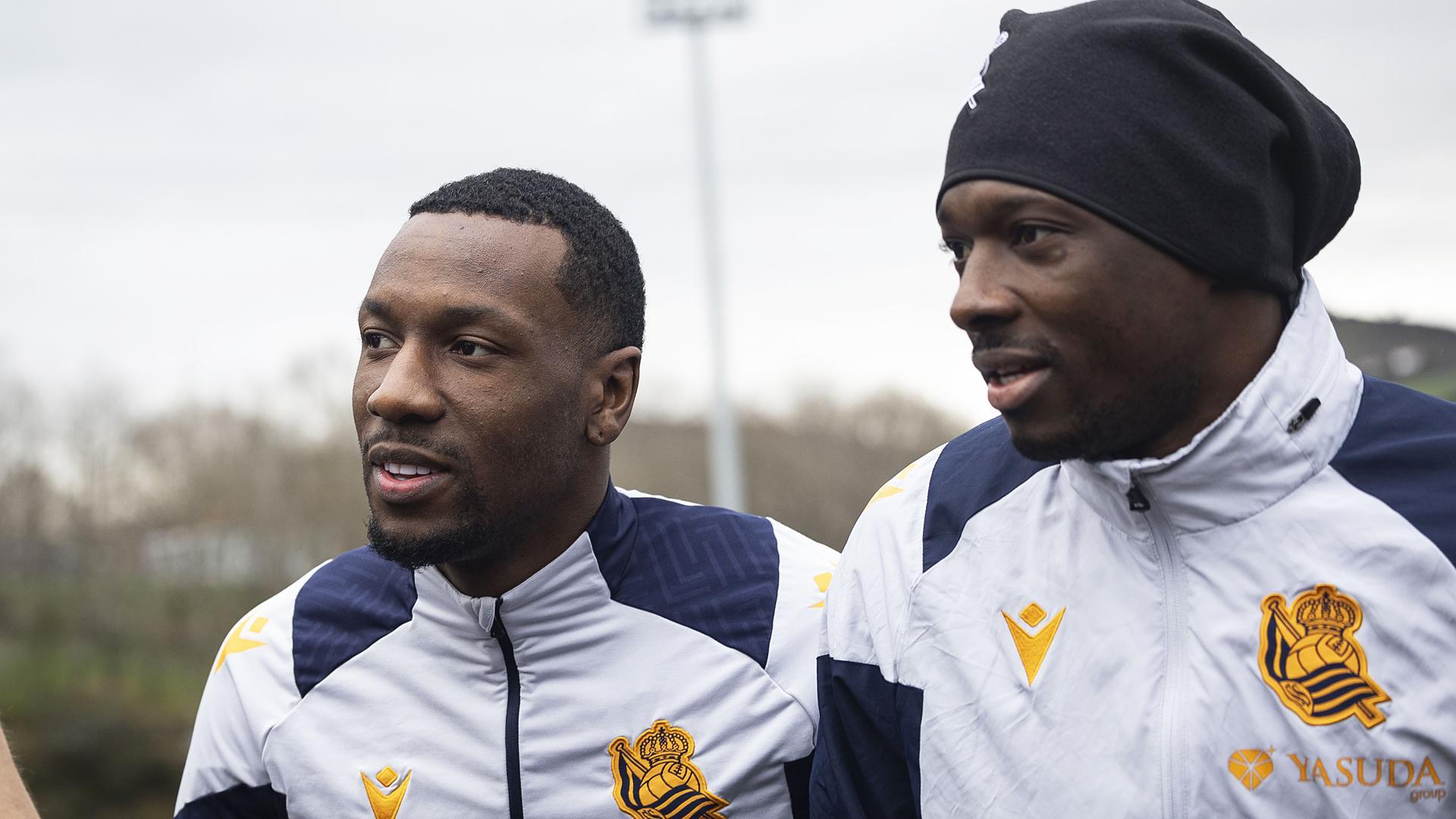 Sheraldo Becker y Sadiq Umar en el entrenamiento de este lunes.