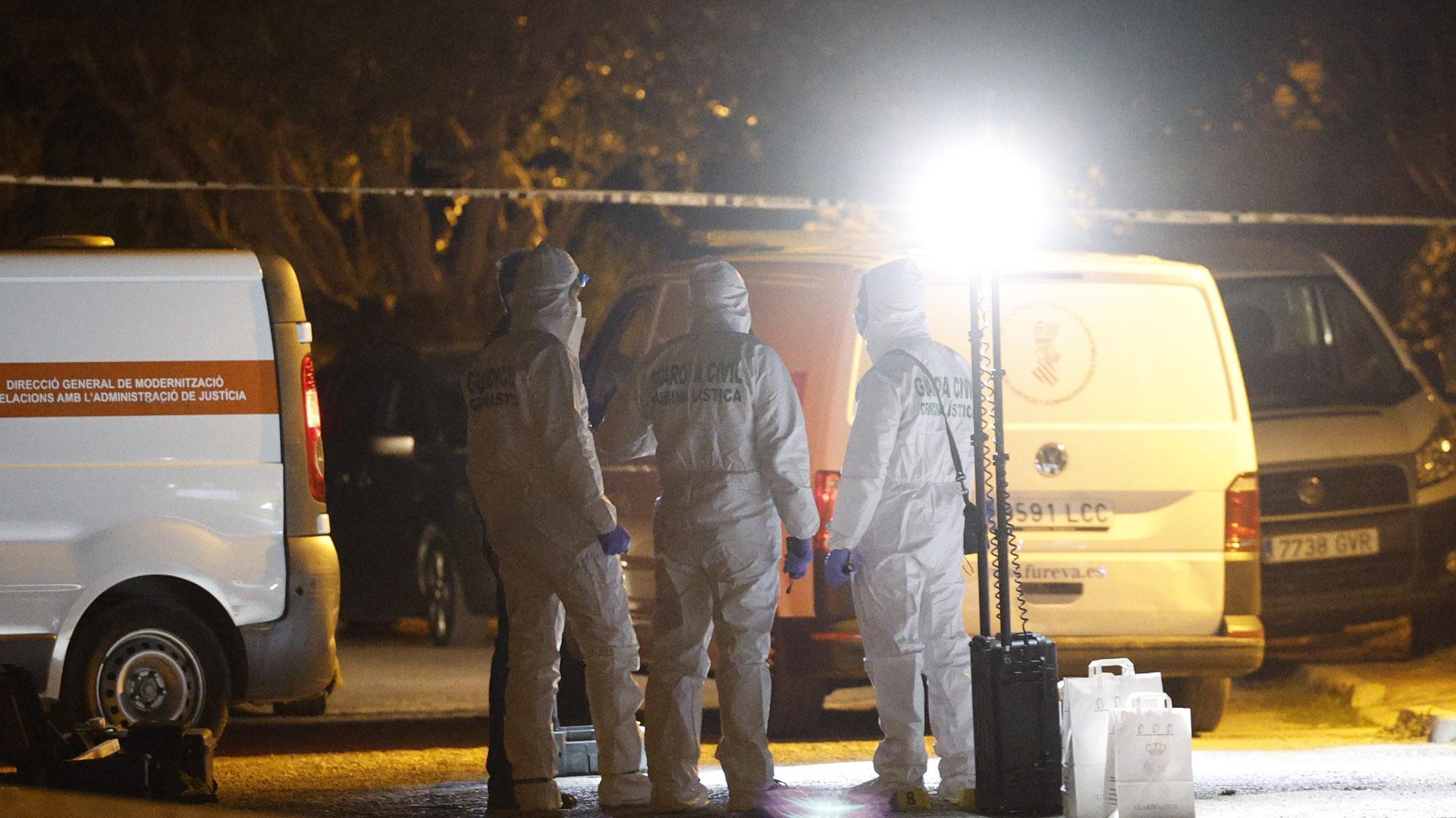 Expertos de criminalística de la Guardia Civil, en el lugar de los hechos