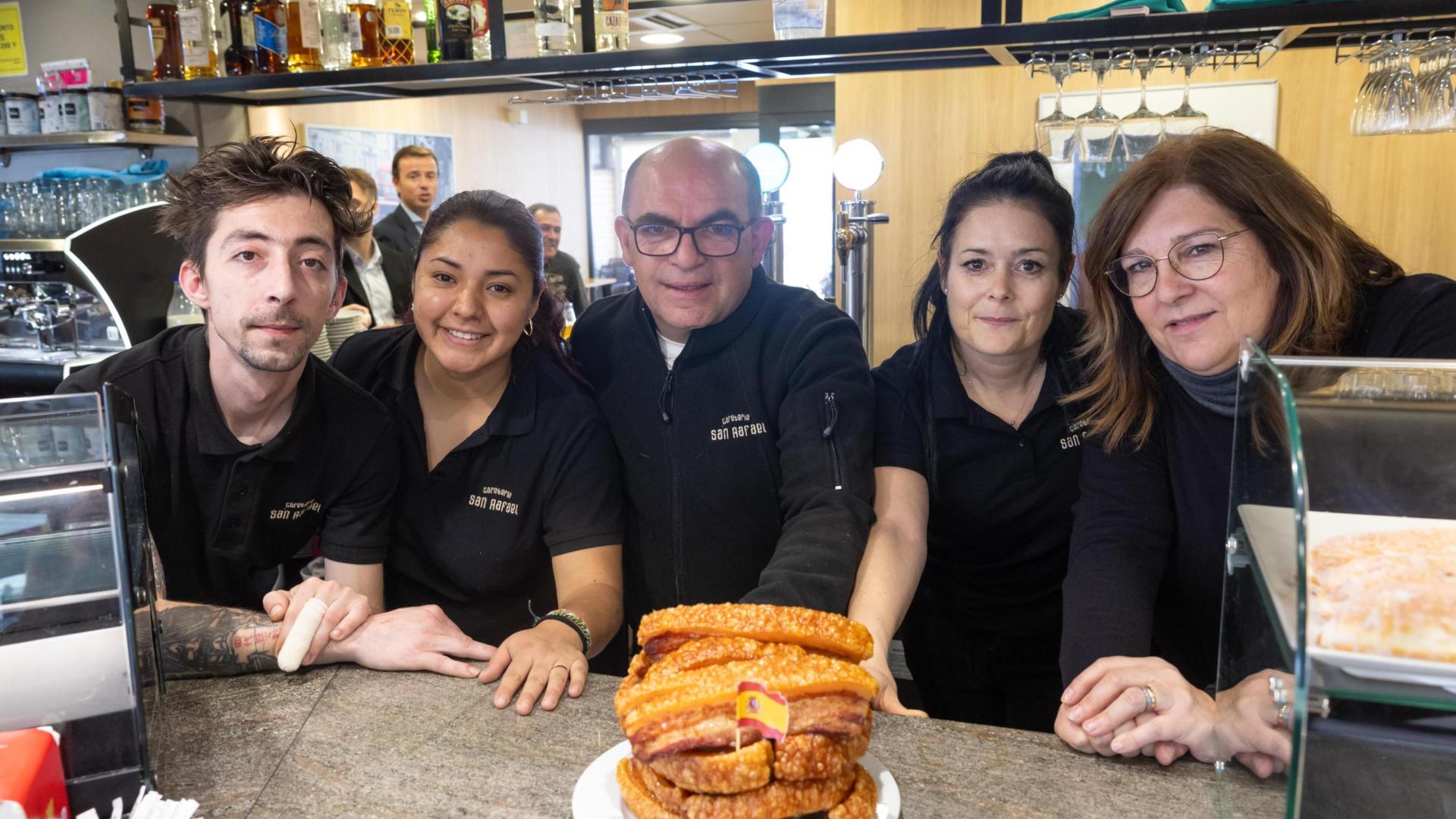 El equipo del bar de la estación de servicio San Rafael de Tudela