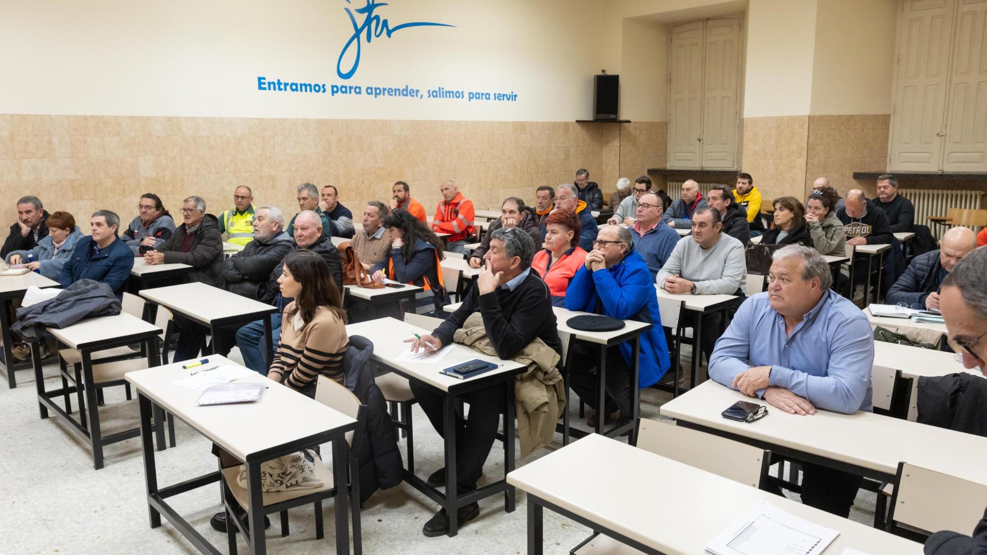 Asistentes a la reunión de coordinación de la Javierada de la Ribera celebrada en el Colegio San Francisco Javier (Jesuitas) de Tudela