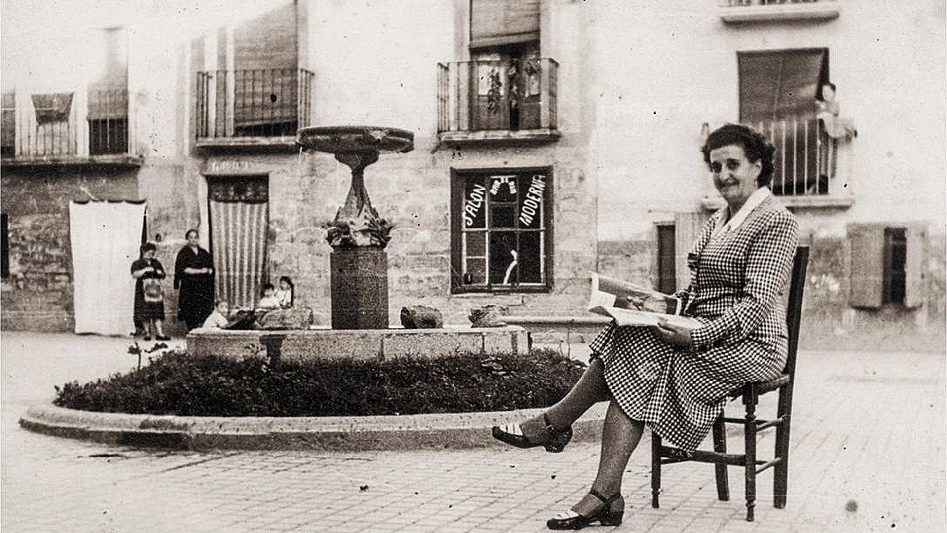 Isolina, la hermana pequeña de las Pliego, en los años cincuenta, cuando trabajaba en Lodosa como maestra