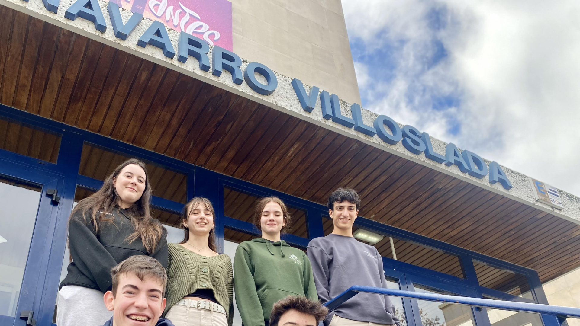 Los dos equipos del instituto Navarro Villoslada participantes en el Desafío Internacional de Modelado Matemático (IMMC).