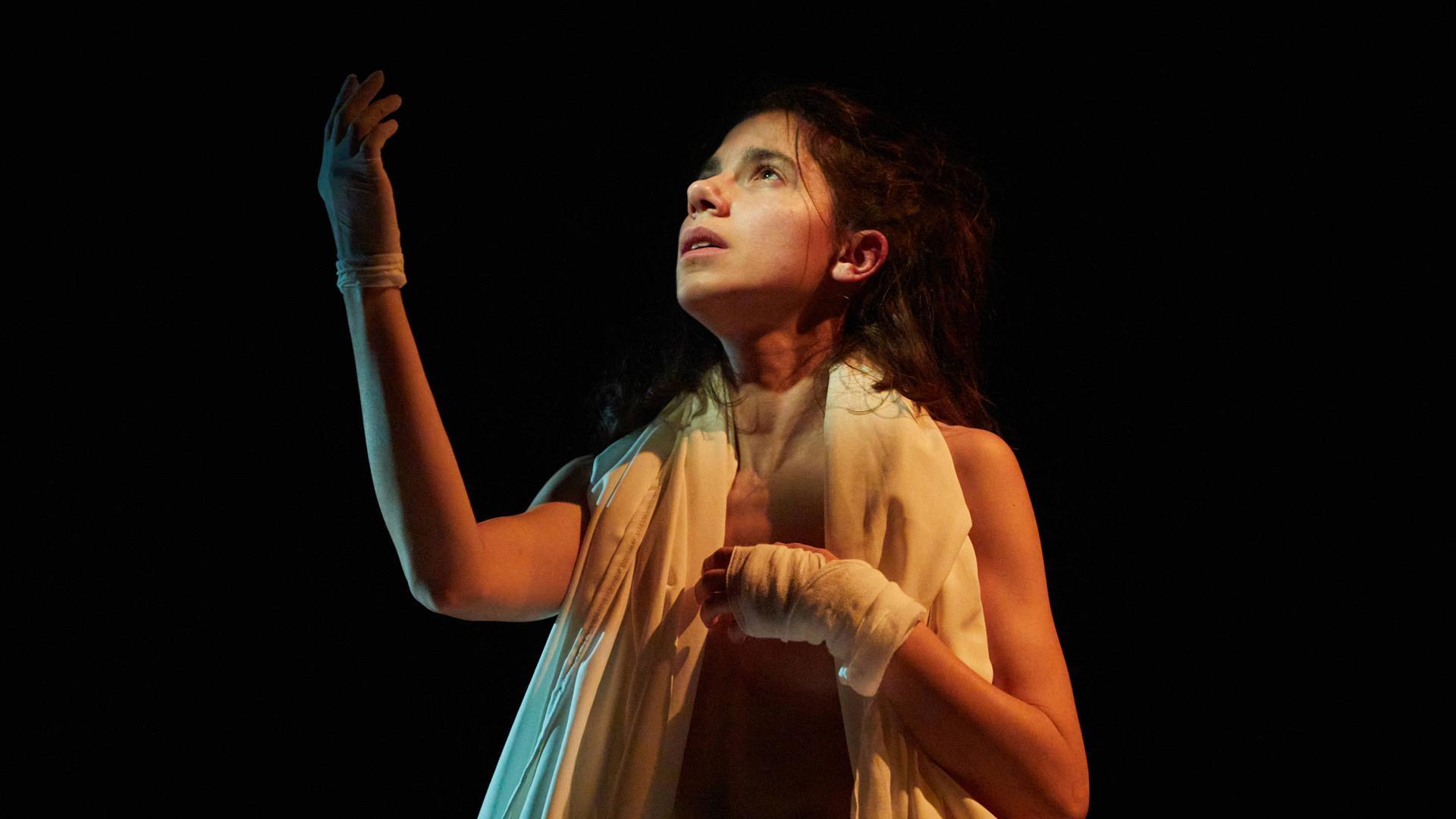 La actriz Natalia Huarte, en una escena de Psicosis 4.48, estrenada en el Teatro Español