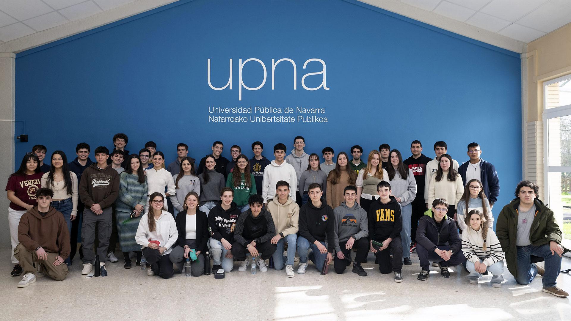 Estudiantes participantes en la fase local de la Olimpiada de Física, celebrada en la UPNA