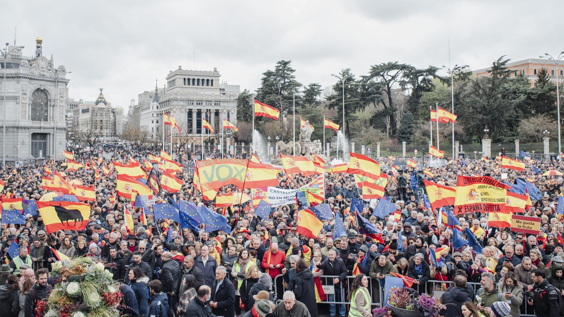 Concentración en Cibeles contra el presidente Sánchez