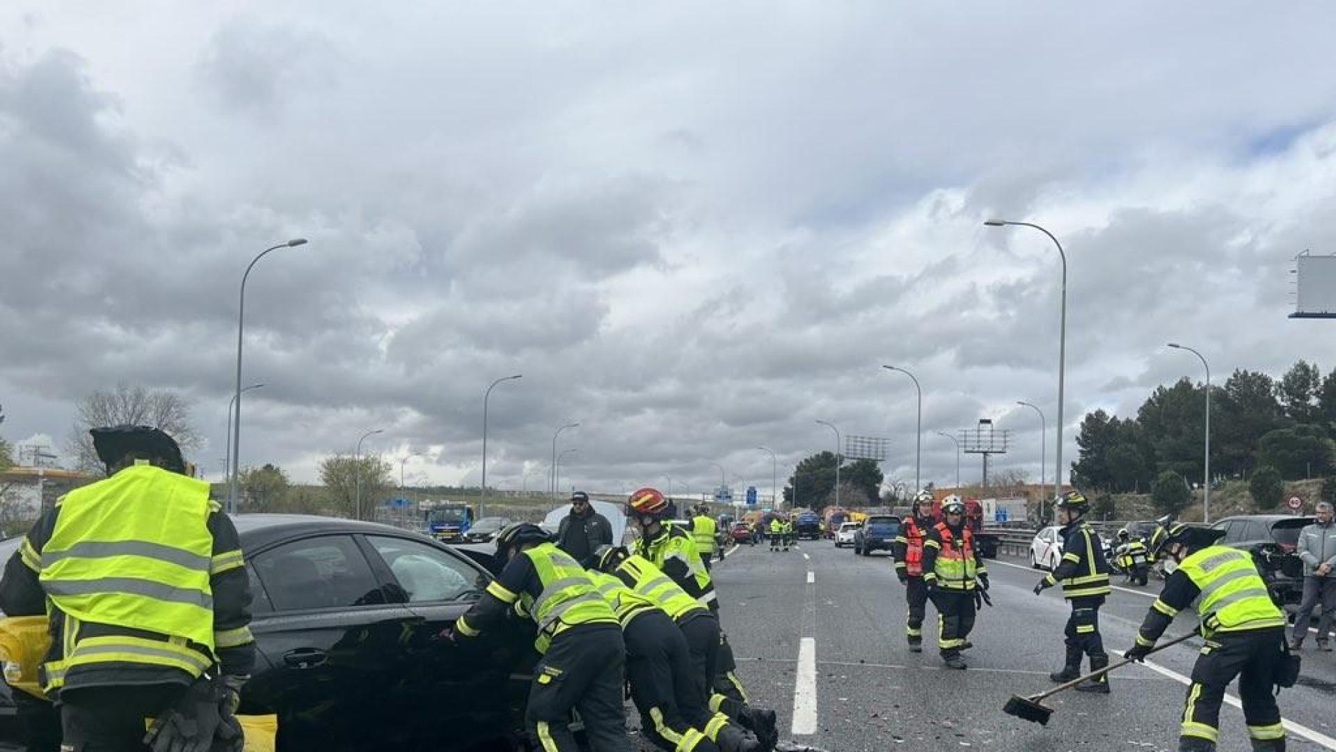 Los servicios de emergencias, en el lugar de la colisión múltiple