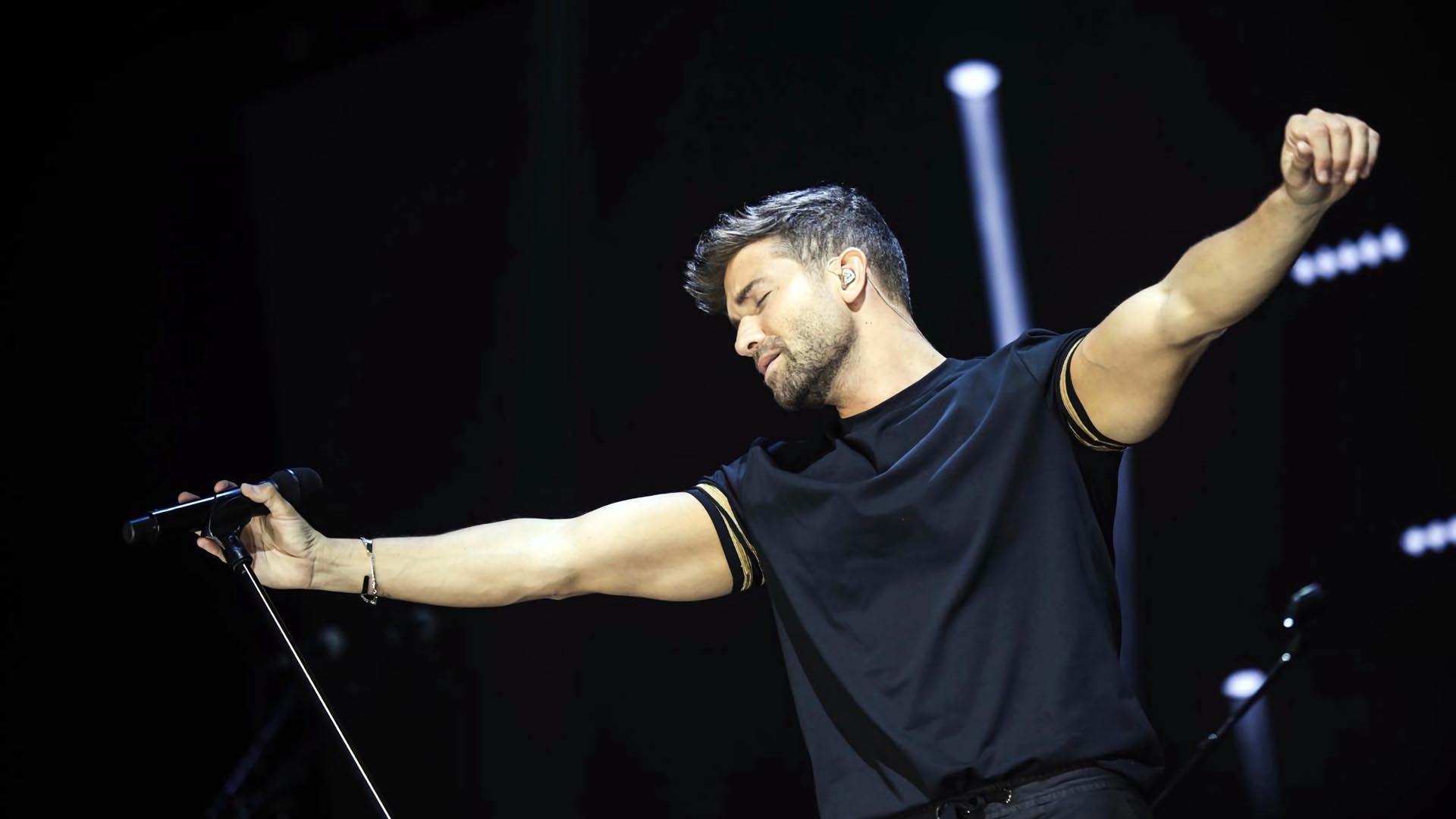Fotografía cedida por Equipo Pablo Alborán donde aparece el artista durante un concierto en el Coliseo de Puerto Rico