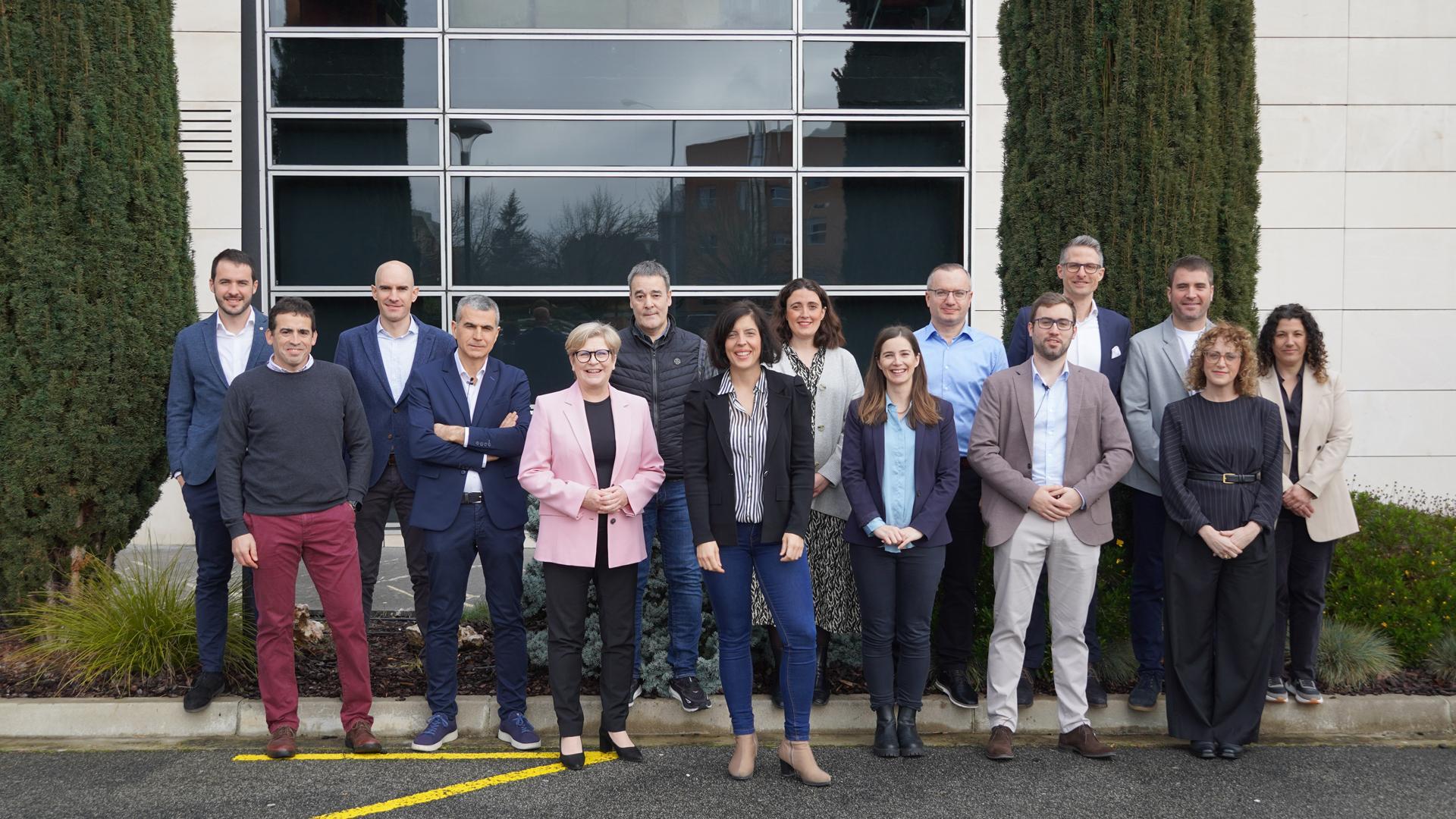 Uxue Itoiz, en el centro, junto con participantes en la jornada